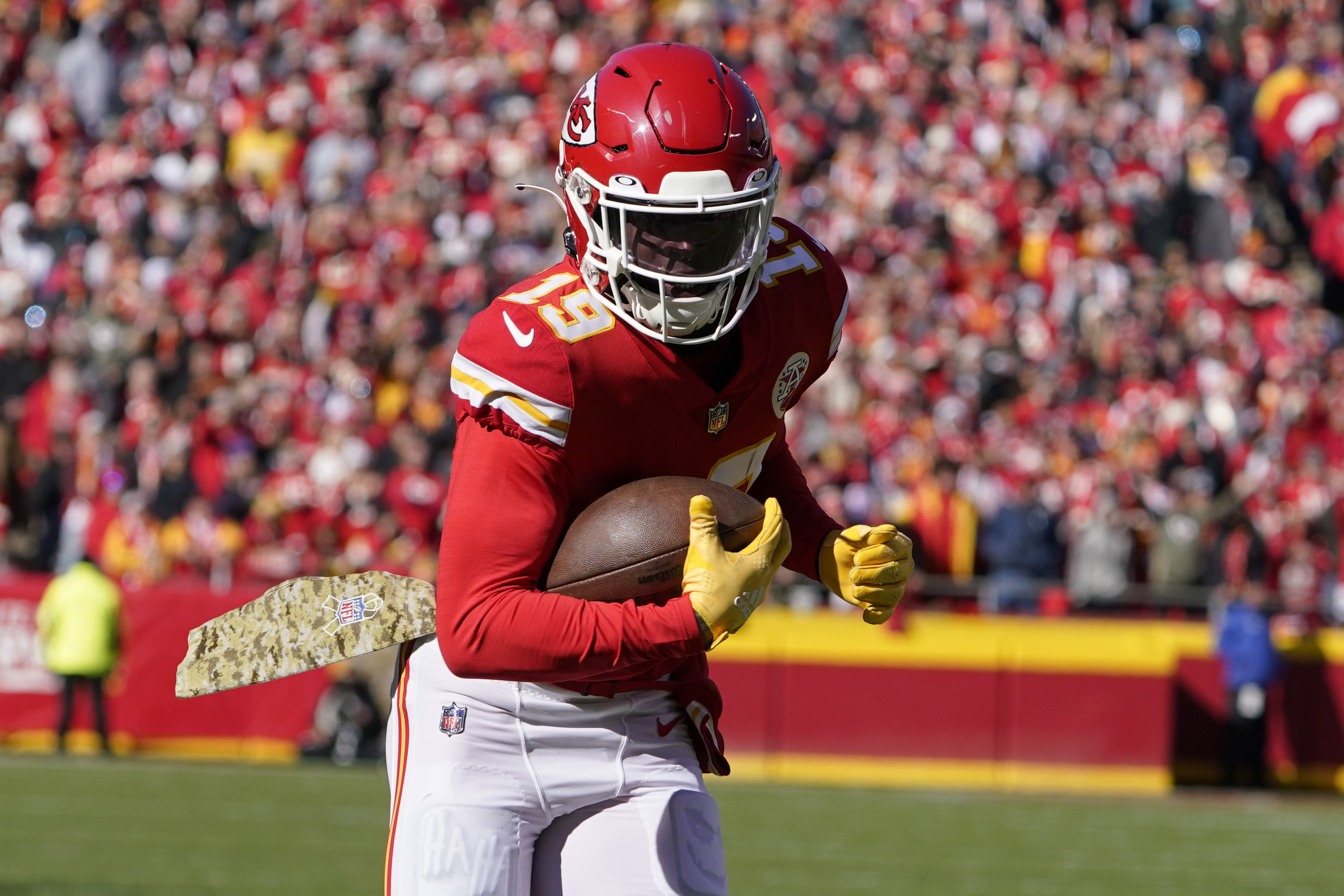 Ex-Giants lineman picks off Chiefs' Patrick Mahomes in Bengals' AFC  Championship Game win (VIDEO) 