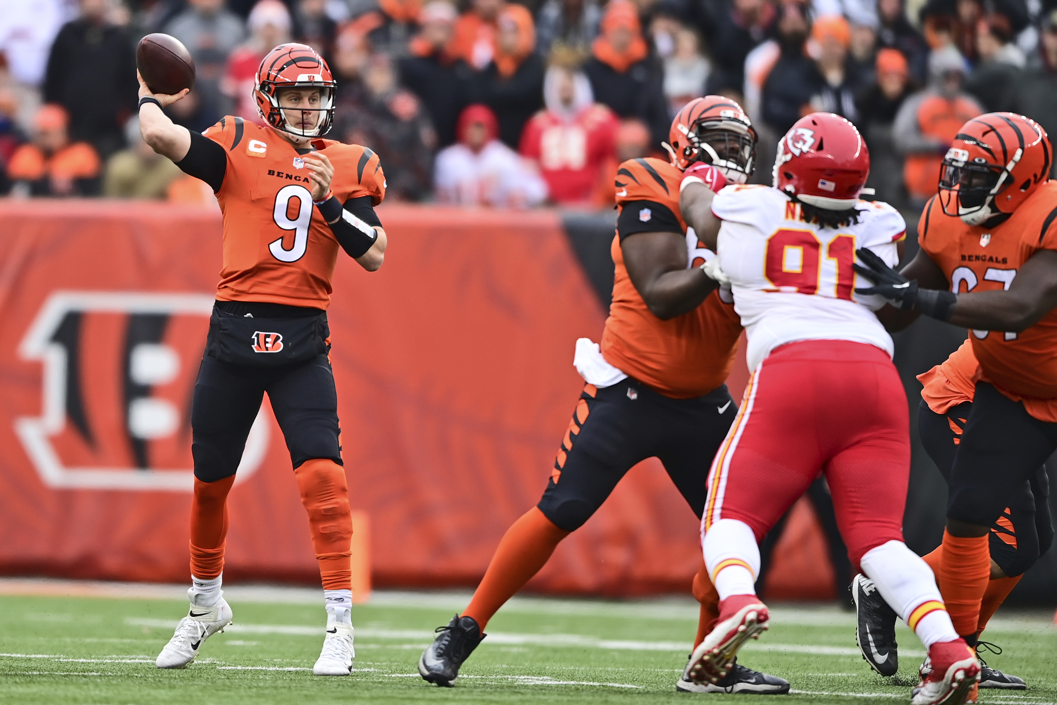 Bengals QB Joe Burrow won't play vs. Browns; Joe Mixon positive for  COVID-19, also out