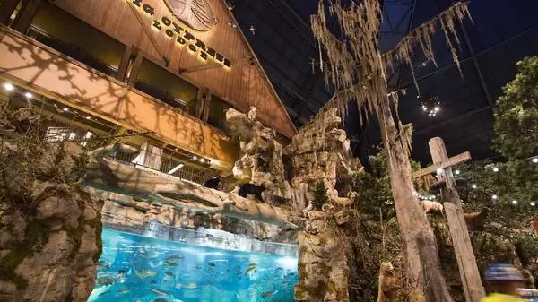 5 Star Stories: Bass Pro Shops at the Pyramid -- a 535,000-square-foot  outdoorsman's paradise