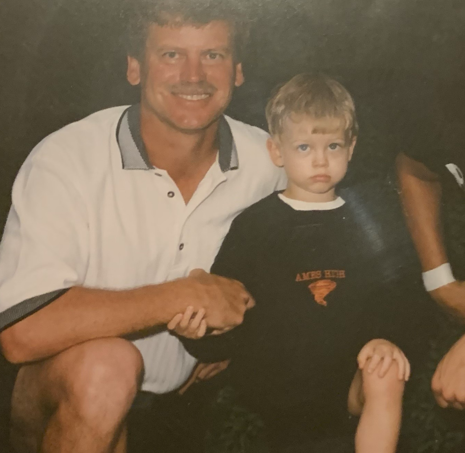 Video shows Joe Burrow's parents delivering game ball to restaurant in  Athens