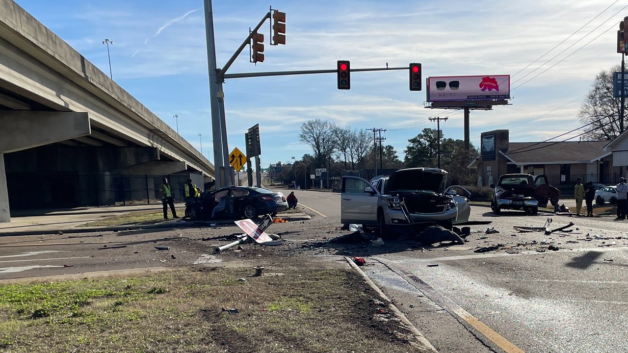 Two men killed in 4-car wreck on I-55 South Frontage Road