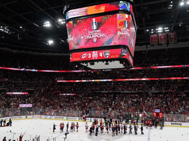 Chase Field in running to host NHL hockey?