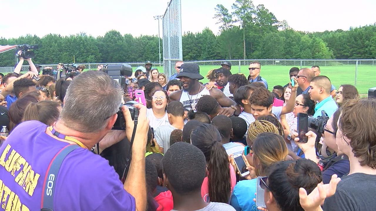 Dez dedication: Meet the fan who enshrined Dez Bryant on his truck