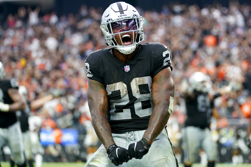 Josh Jacobs, defense lead Raiders to 1st win, 32-23 over Broncos