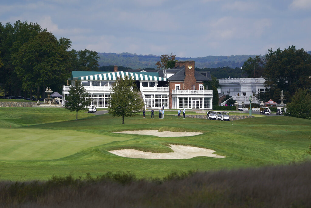 Donald Trump golfs with NFL great Brett Favre at Bedminster club, Golf