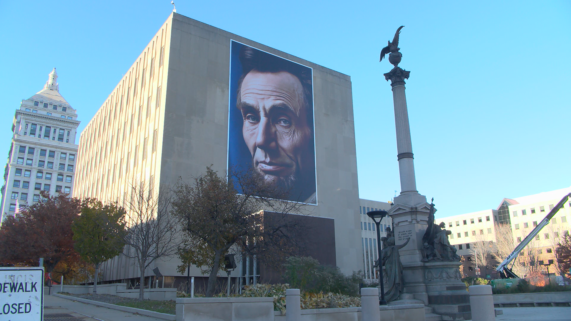 Lincoln portrait on Peoria County Courthouse shines light on mental health