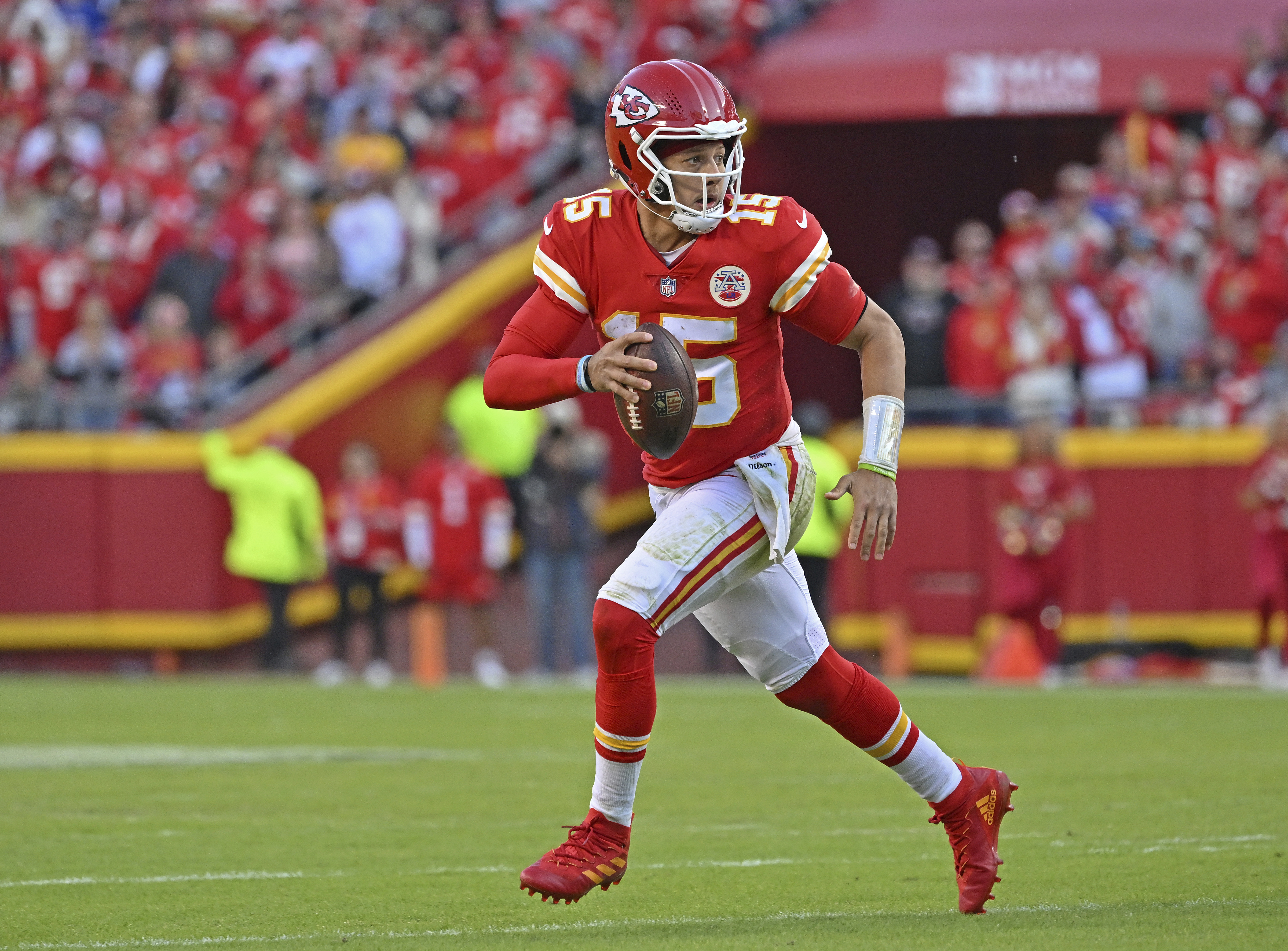 Patrick Mahomes Talks Eagles Defense, Super Bowl Prep and More