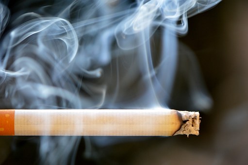 New Illinois law states drivers can get fined for smoking in car with minors