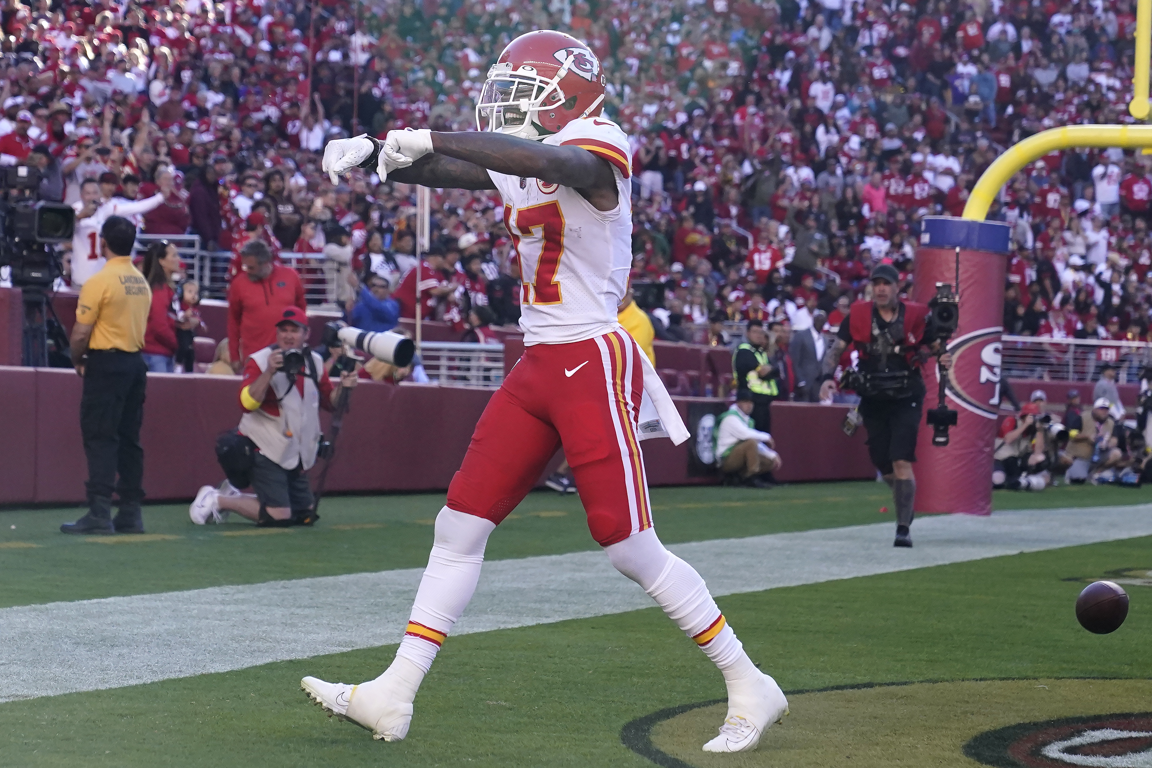 Patrick Mahomes Leads Epic Rally as Chiefs Beat 49ers 31-20 to Win