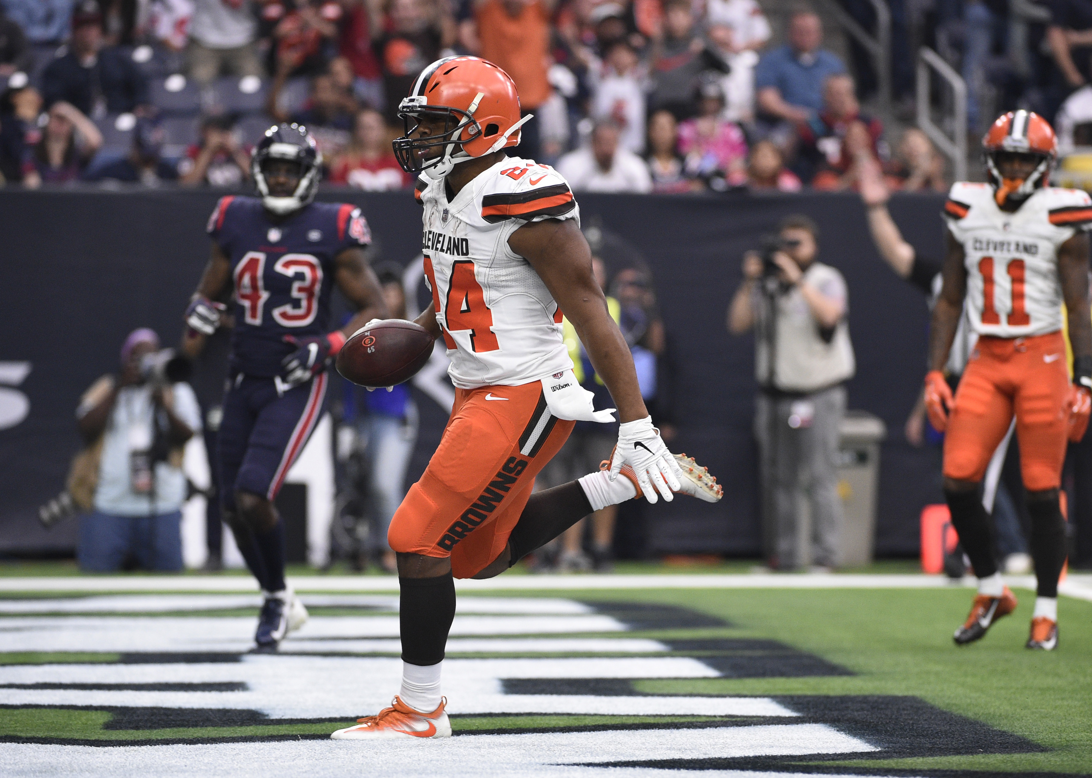 Cleveland Browns put Denver Broncos' playoff hopes on life support