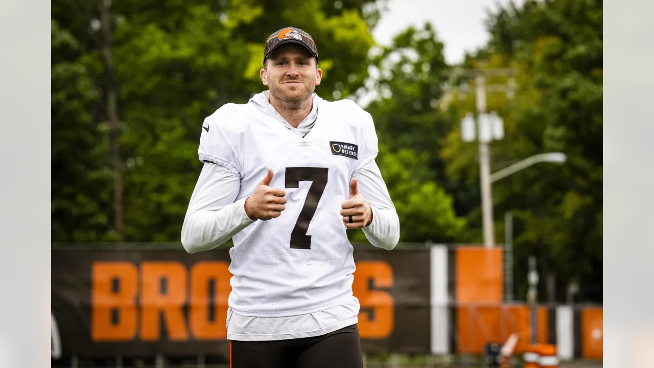 Photo: Cleveland Browns Kicker Dustin Hopkins Misses 43 Yard Field Goal -  PIT2023091806 