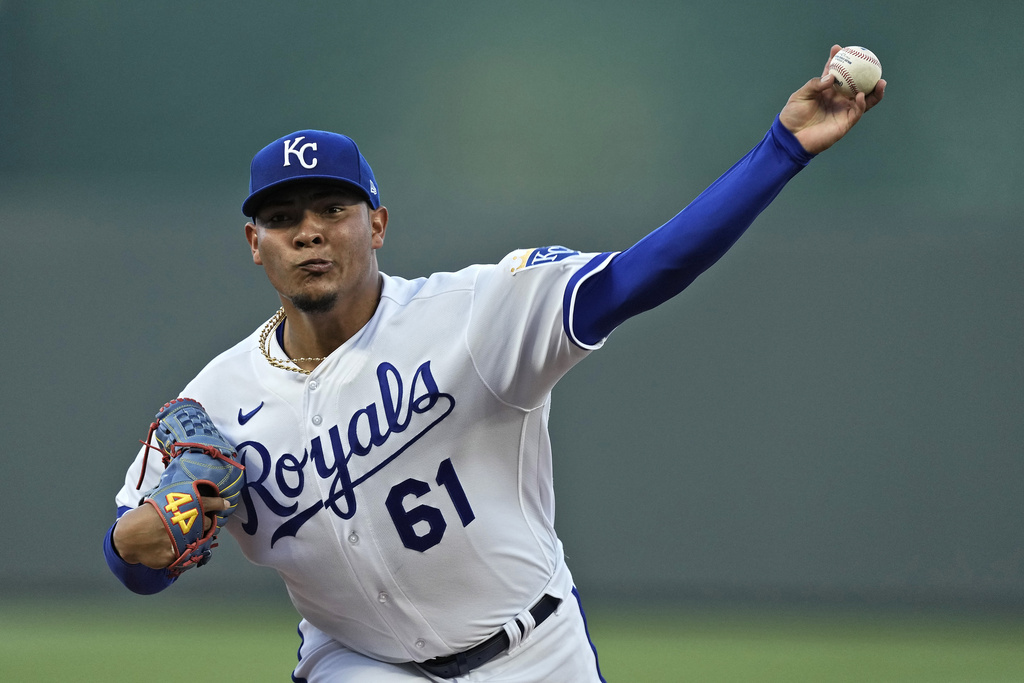 Perez homers, Royals avoid sweep in 5-1 win over A's Kansas City