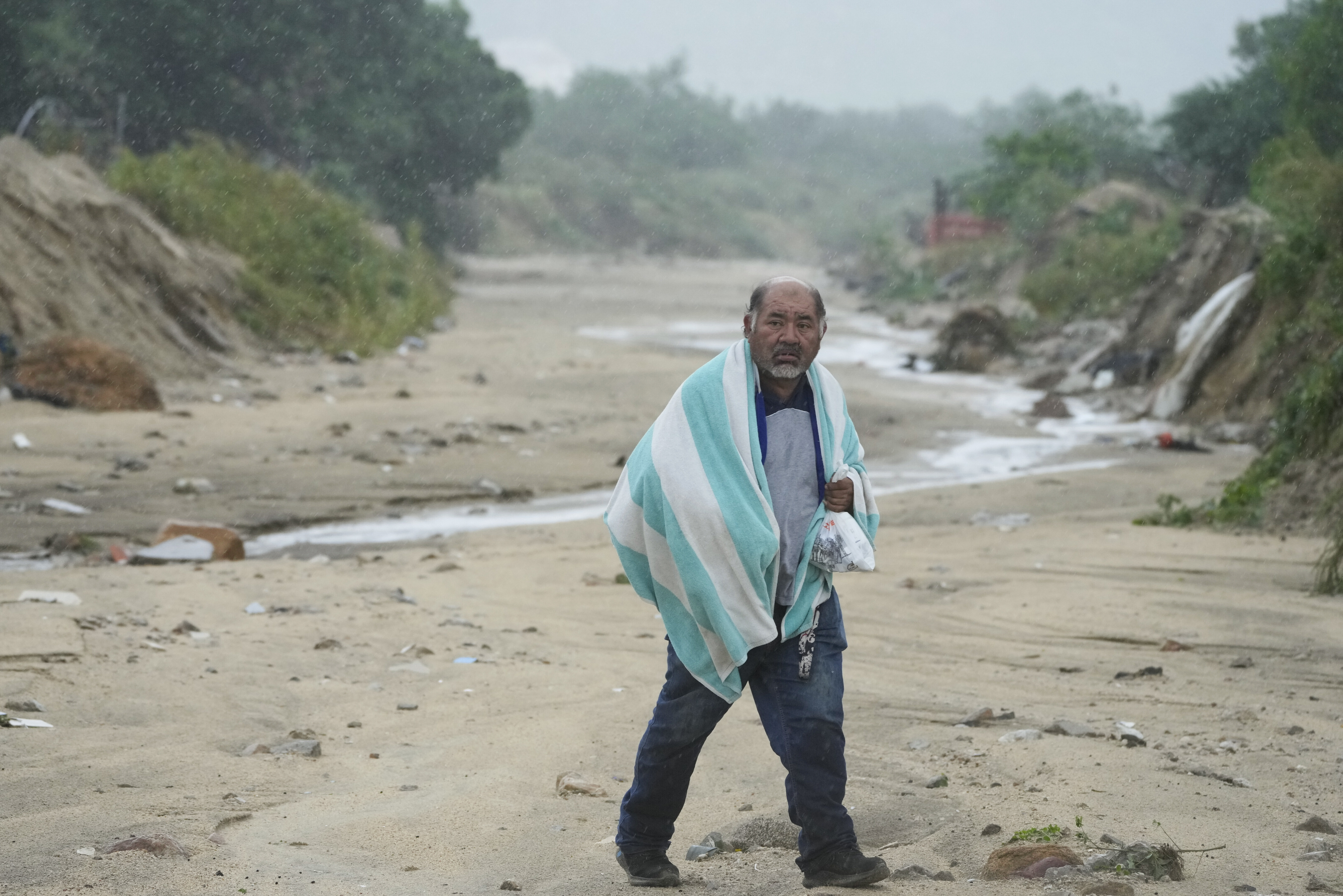 VIDEO: Hurricane Tammy could reach Cat. 2 strength