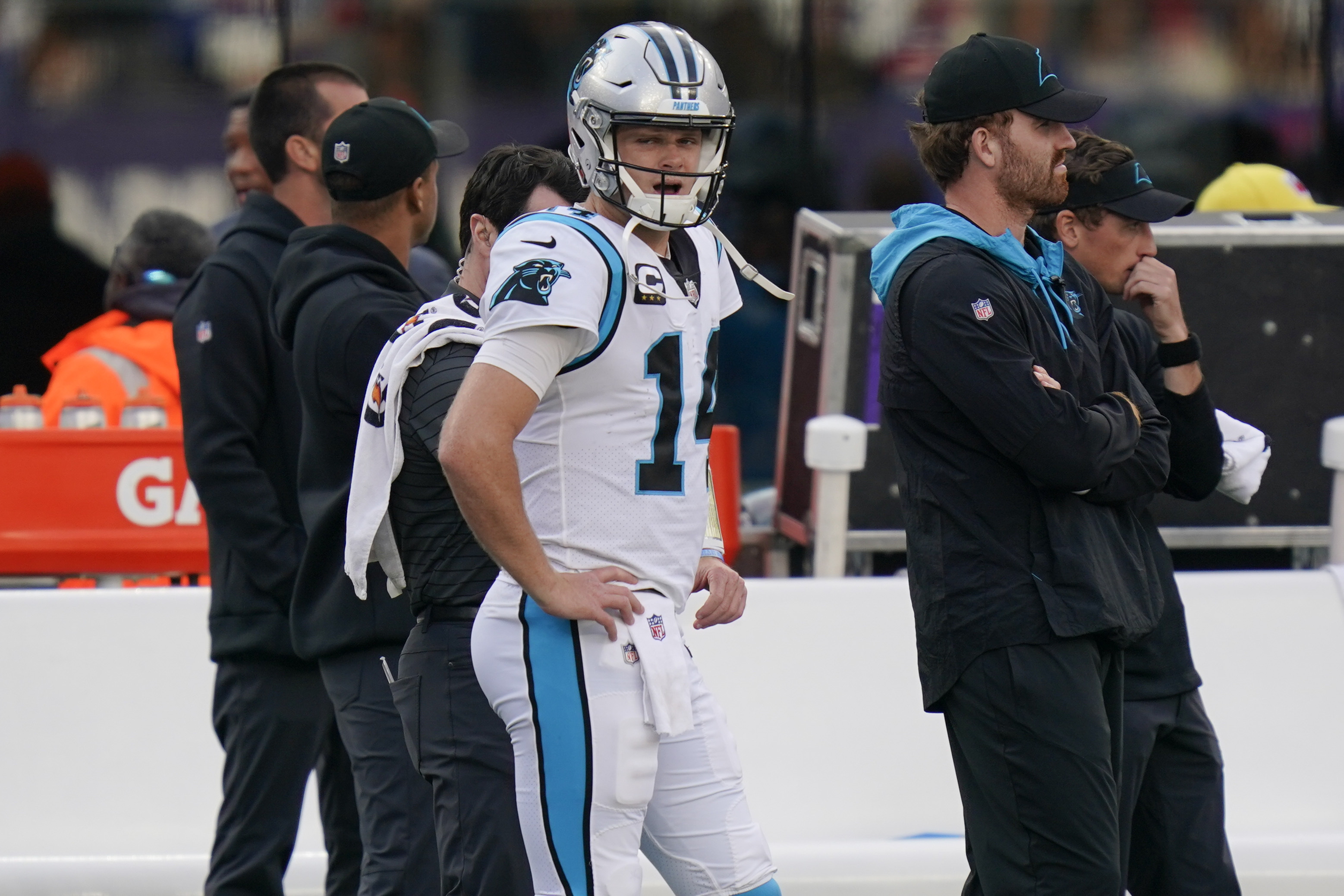 Darnold's long-, short-term future with Panthers in doubt