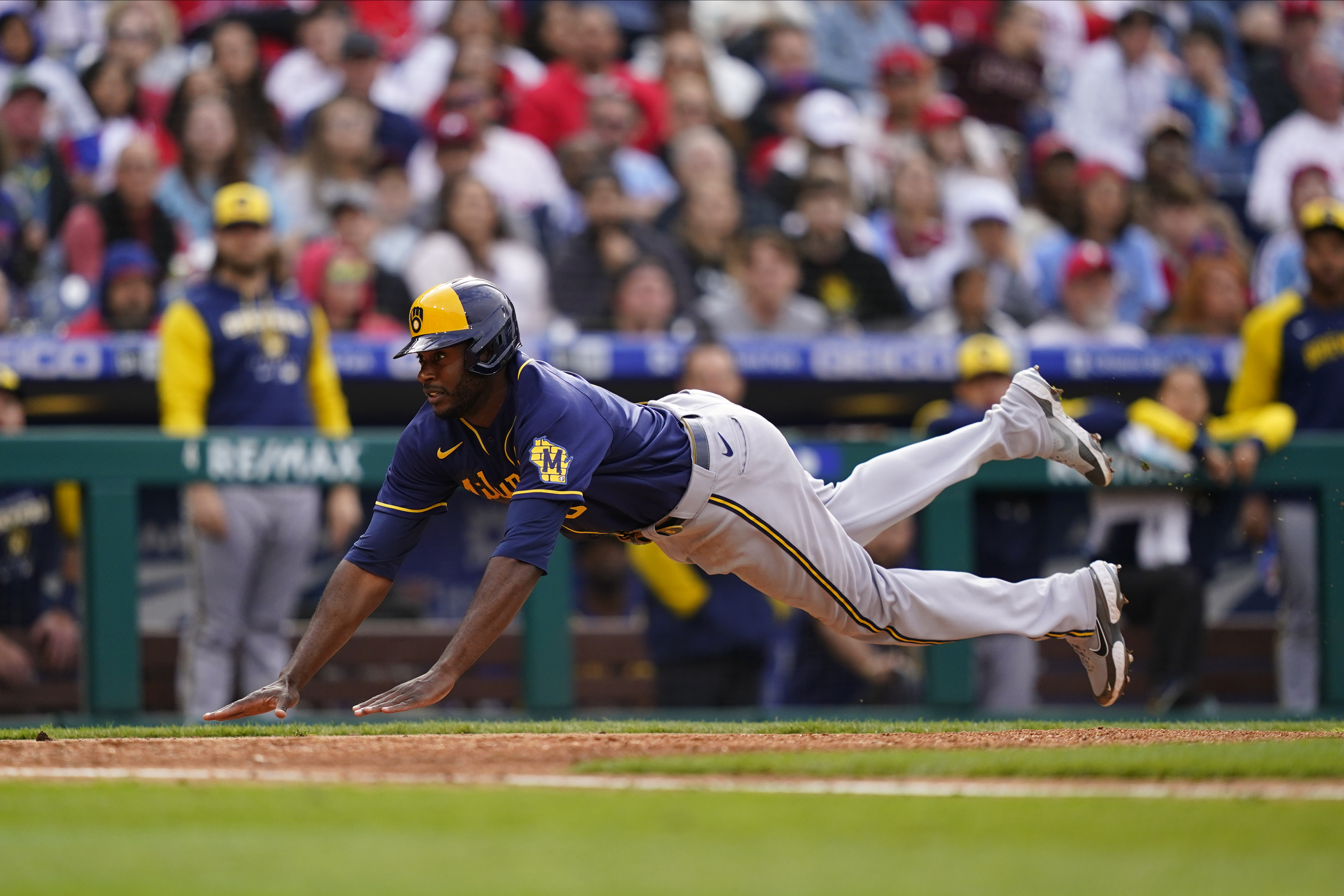 Willy Adames' steal of home highlights Brewers' victory