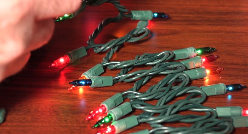 What the Tech: Christmas lights not fully working? This gadget can