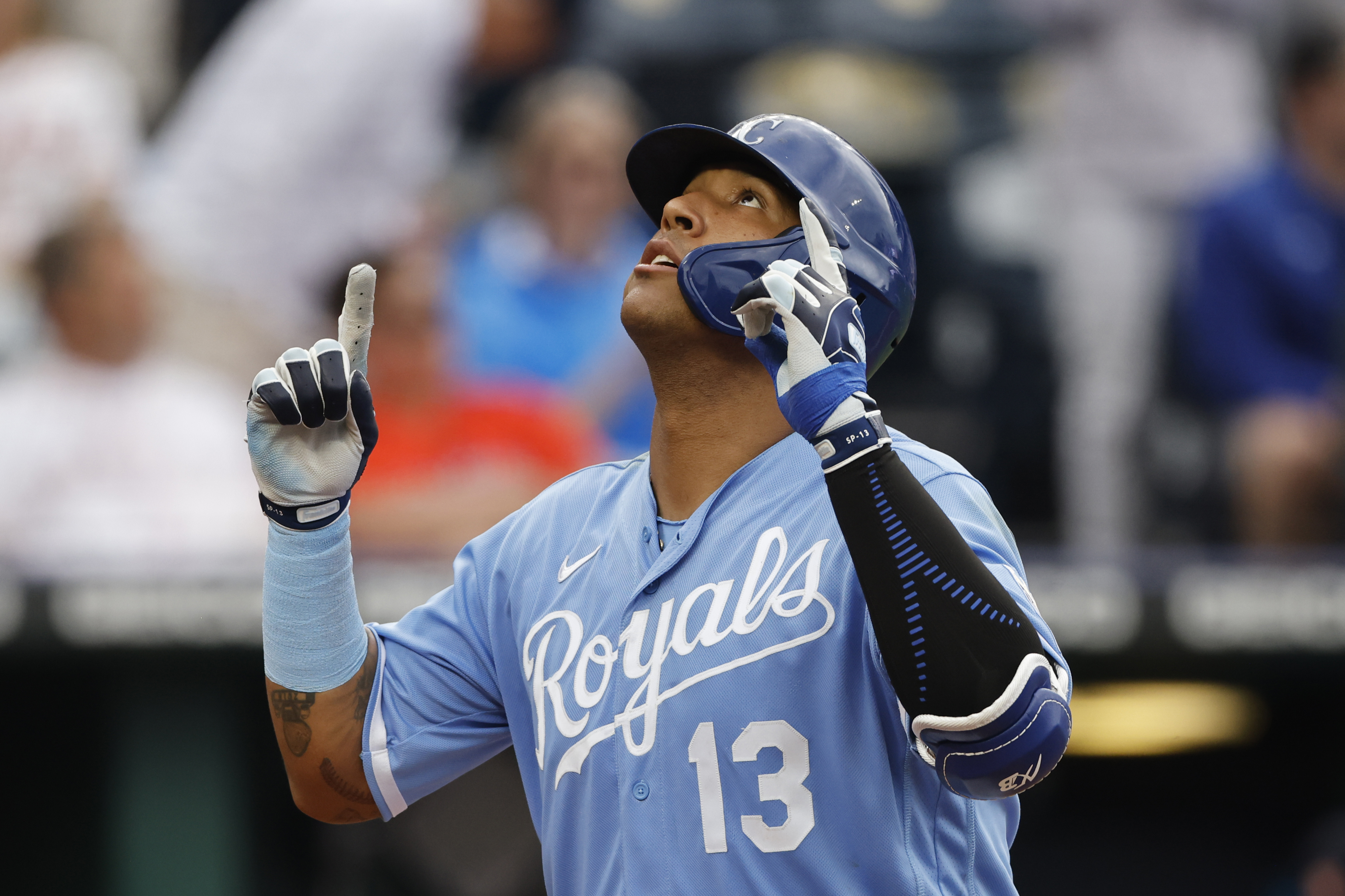 Toronto Blue Jays snap losing streak with win against Kansas City Royals