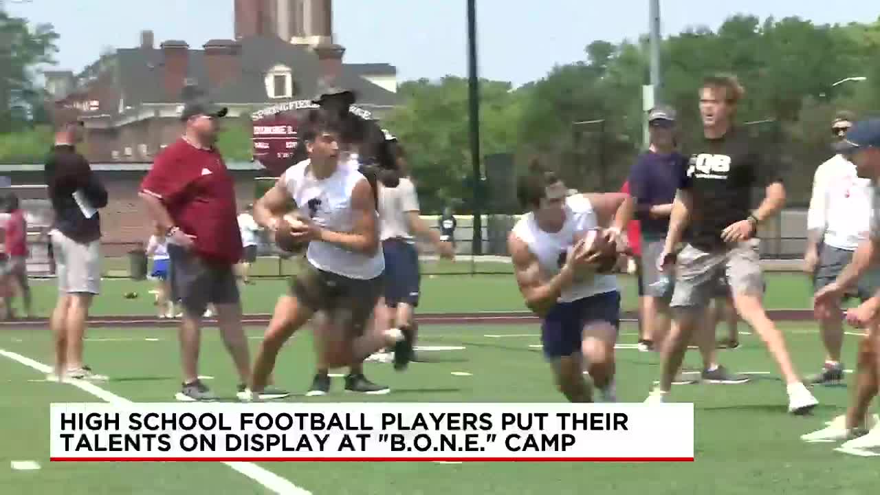 Matt Light holds football camp for Ohio students