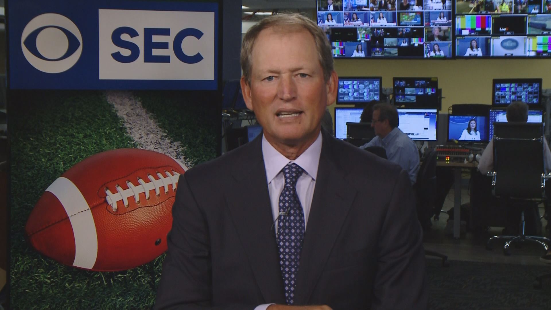 Rick Neuheisel goes to CBS Sports as a college football analyst