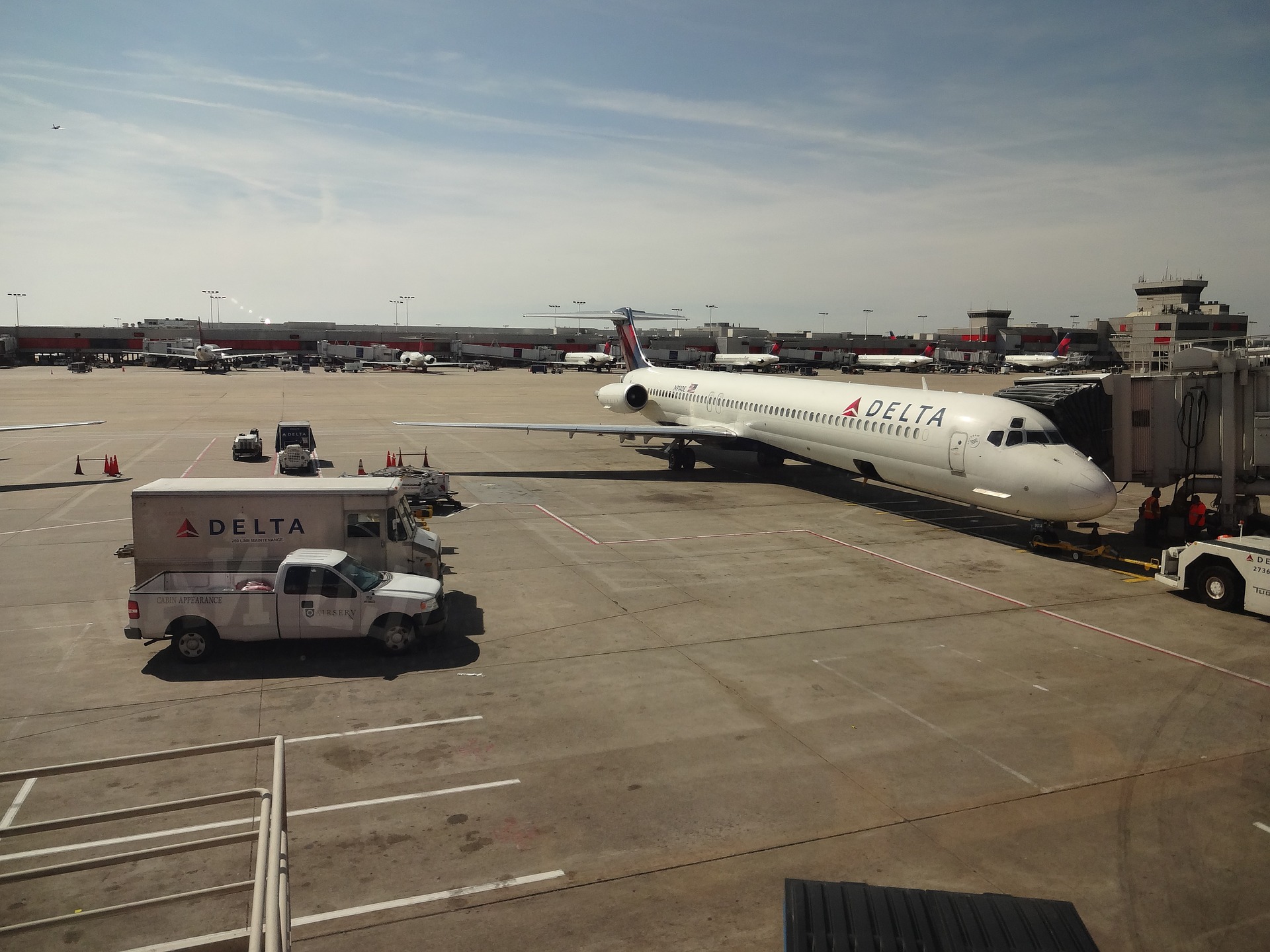 Atlanta airport now a smoke free facility