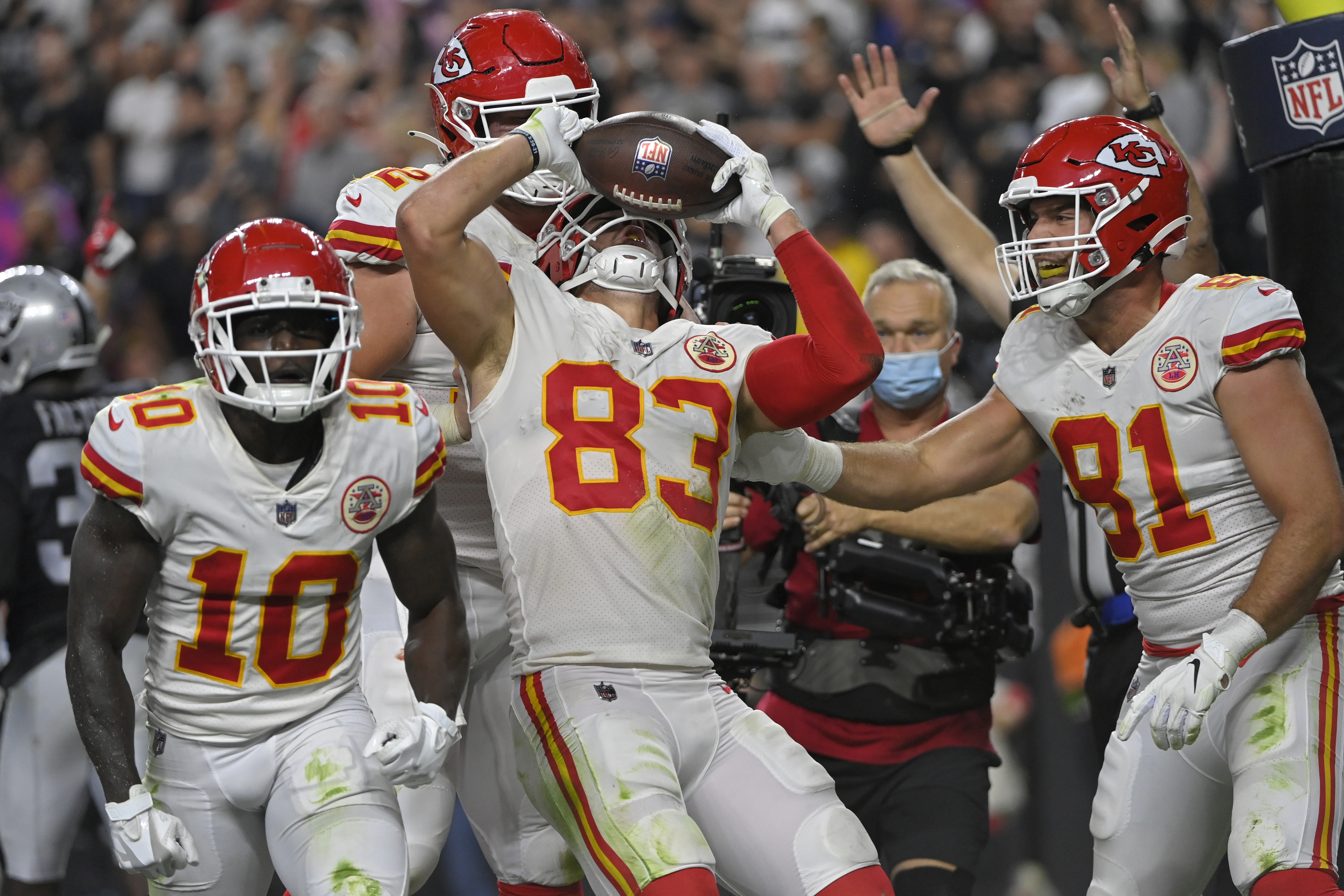 Kansas City Chiefs vs. Las Vegas Raiders - NFL Week 10 (11/14/21