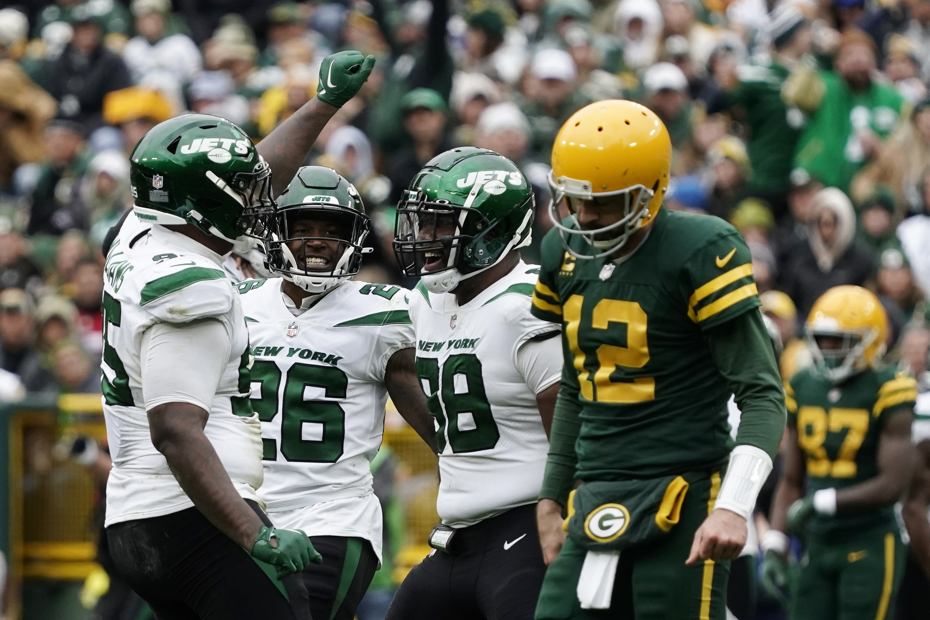 Watch Sauce Gardner celebrate with cheesehead hat as Jets stun