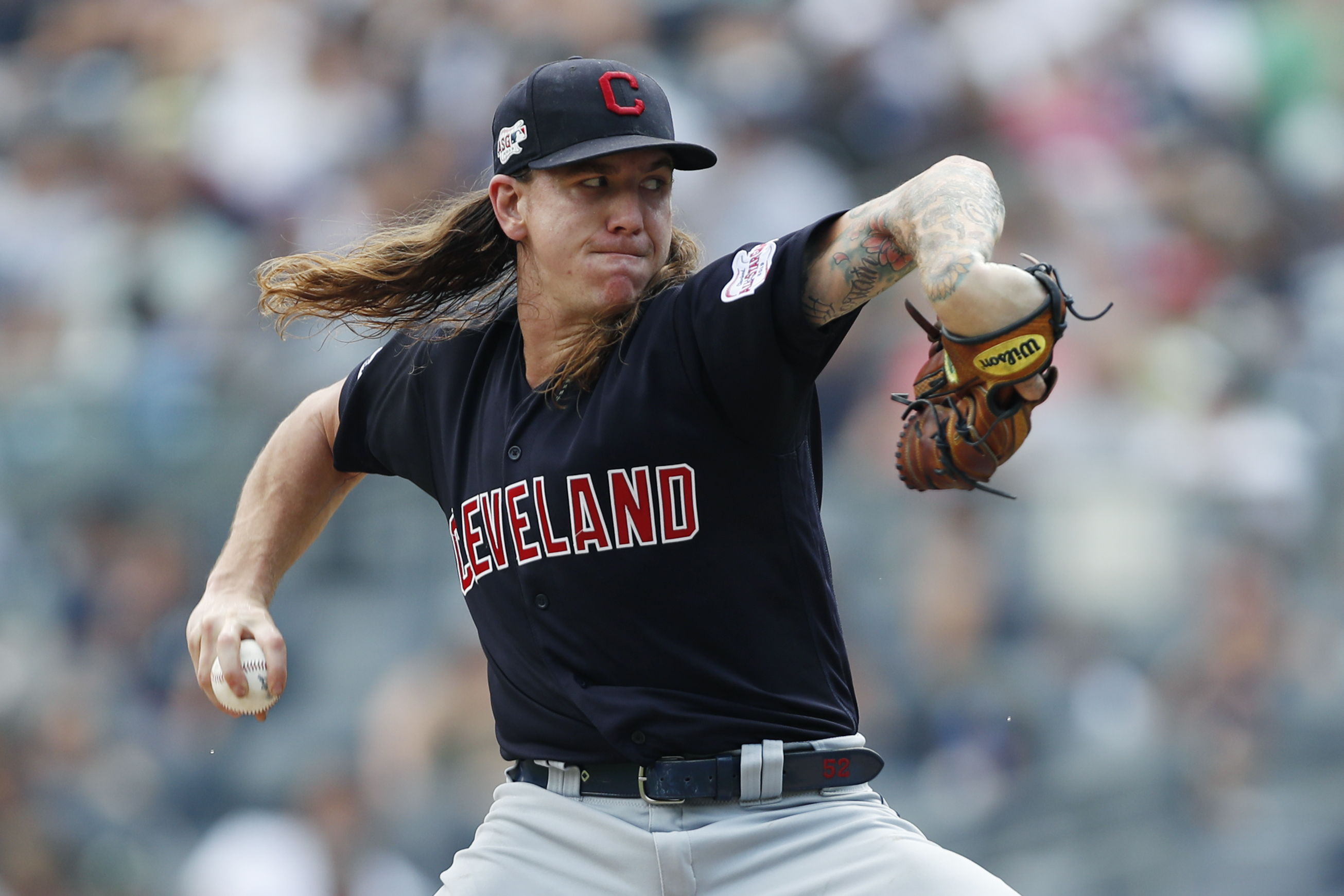 Cleveland Indians pitcher Mike Clevinger to undergo knee surgery