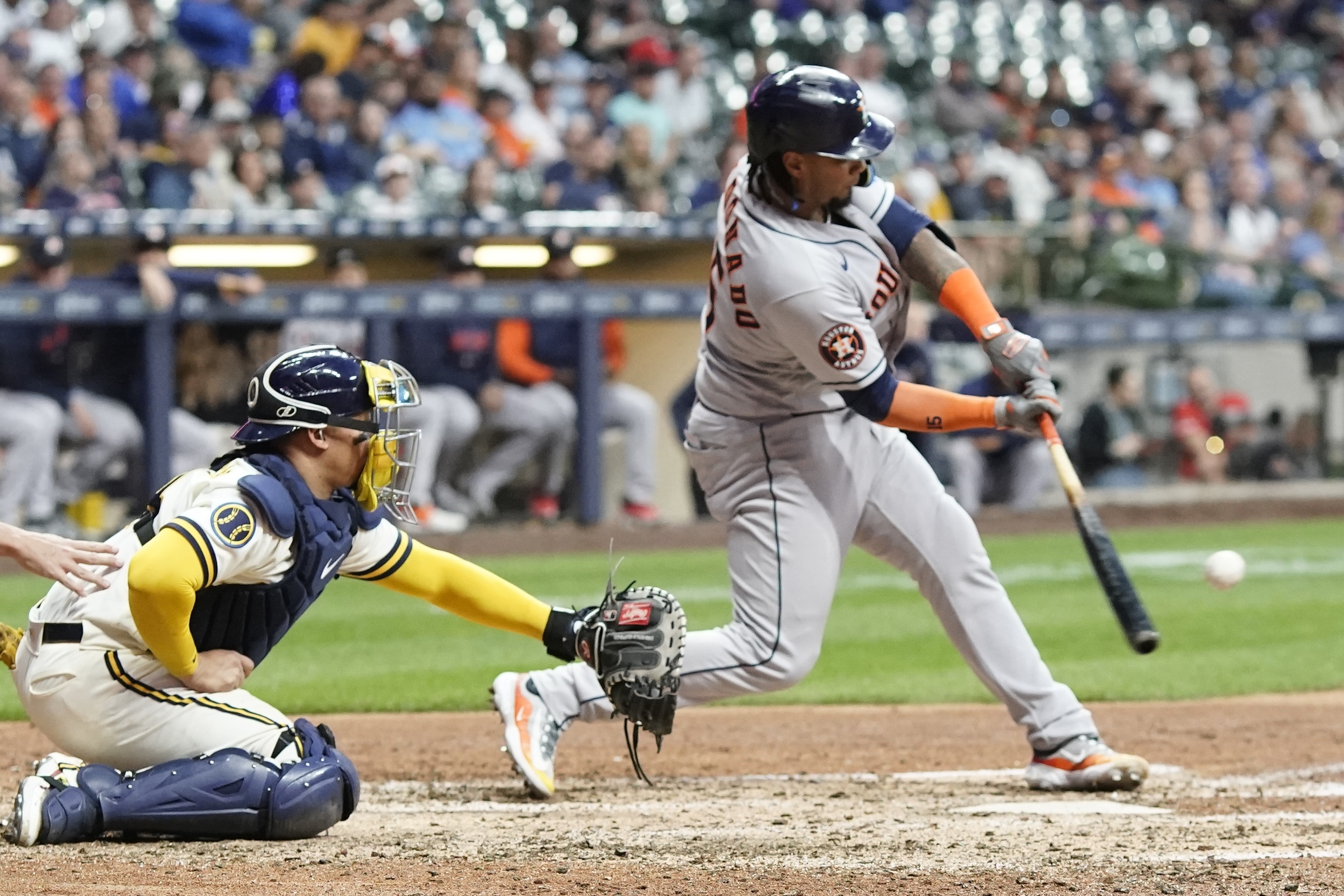 Yordan Alvarez smacks single, 'ready to play' after first rehab start