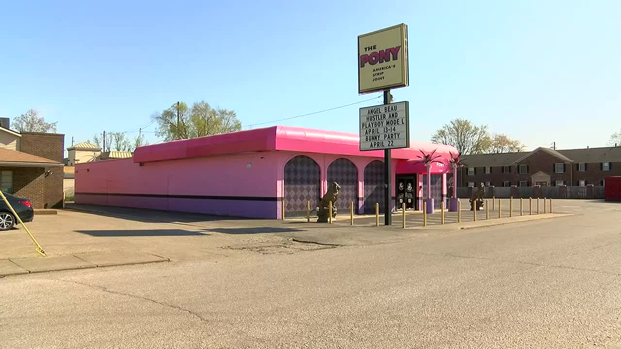 Several people seen shooting guns at Evansville strip club, police say