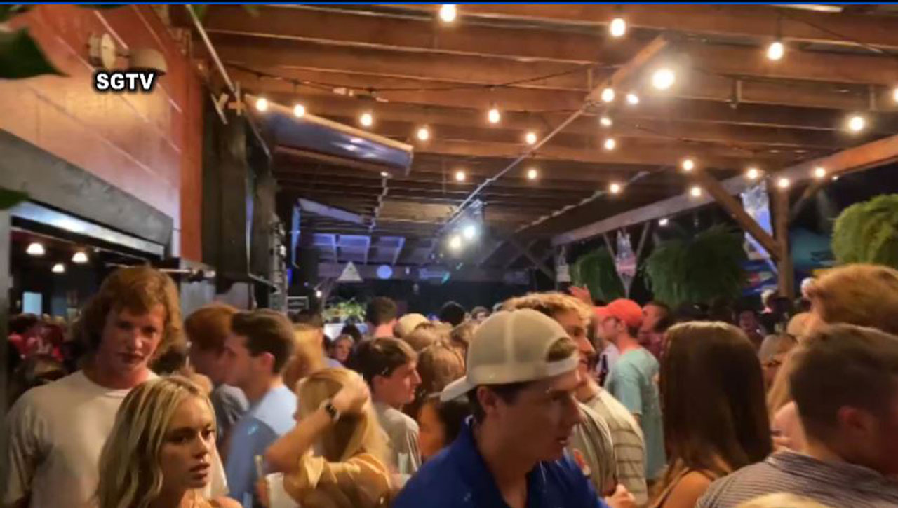 Students, residents react after video of large, maskless crowd at Columbia  bar goes viral