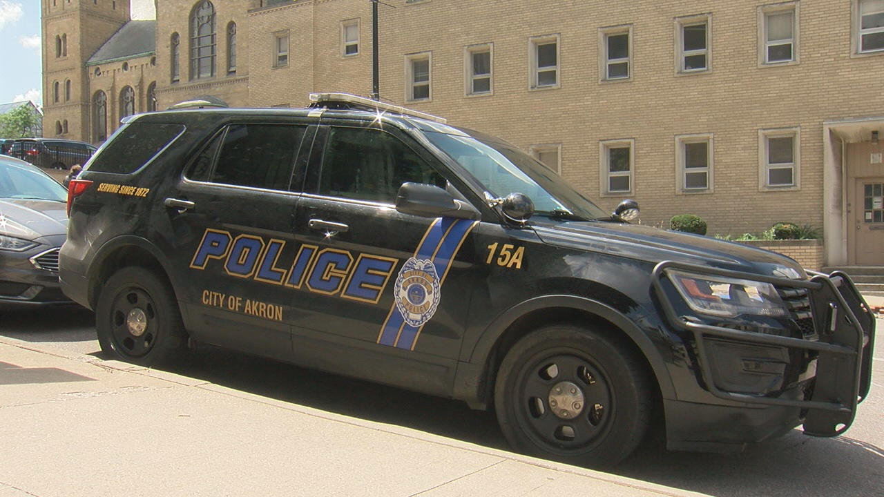 Akron police Lieutenant demoted, disciplined after performing sex acts  while on duty