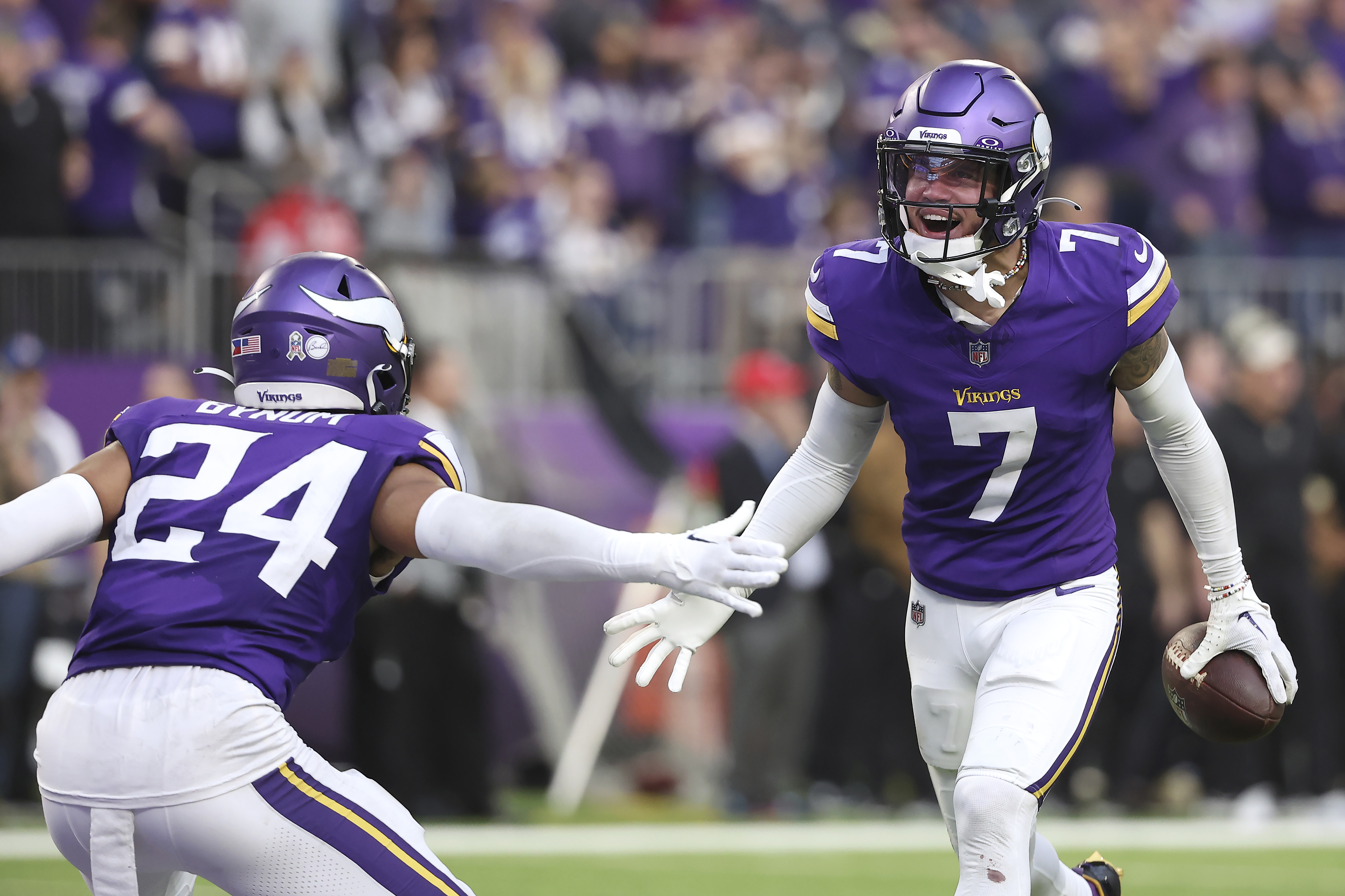 Vikings top Saints 27-19 for 5th straight win on Dobbs' dazzling