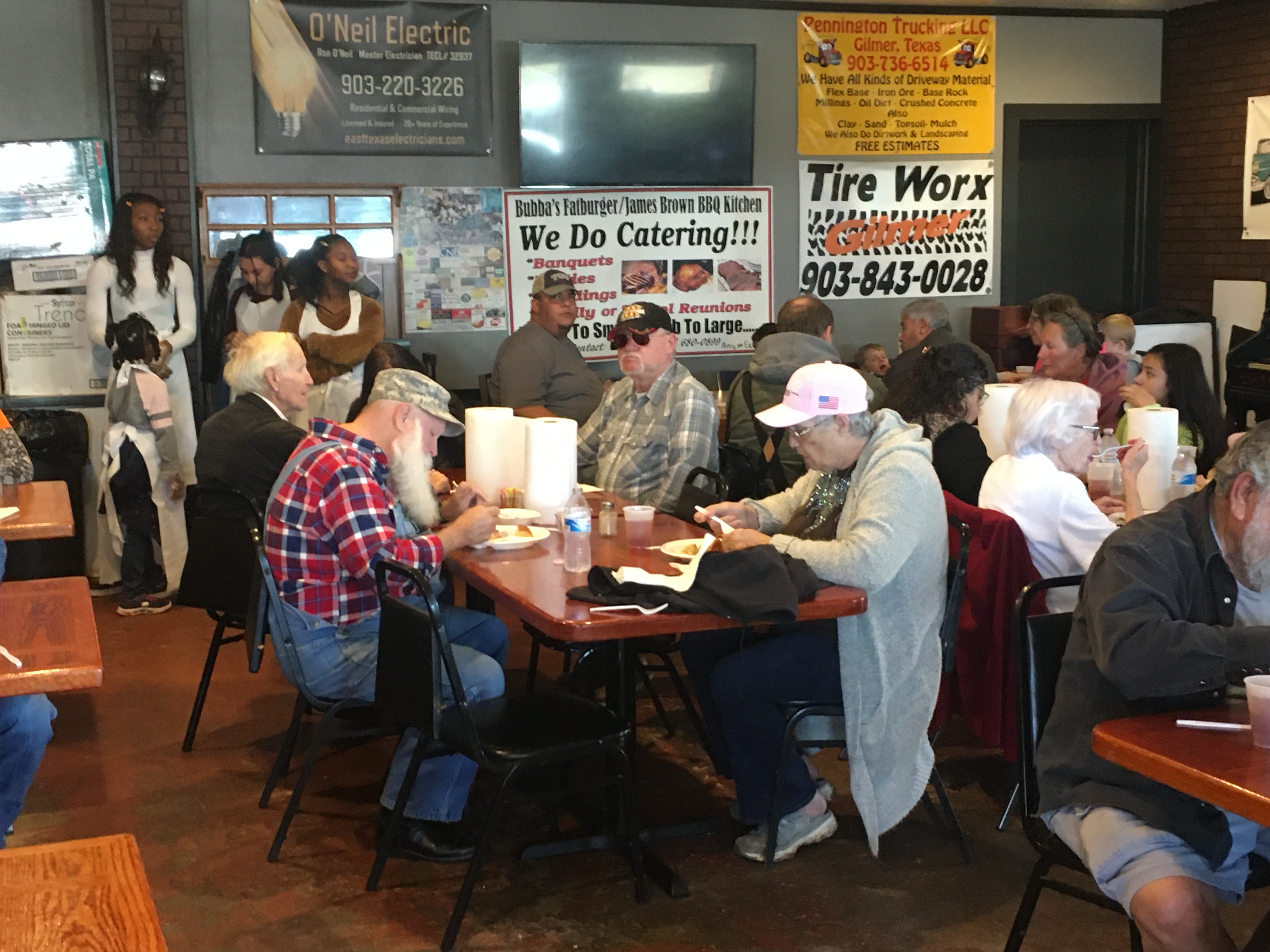 Bubba s Fat Burger in Gilmer serves free Thanksgiving dinner for