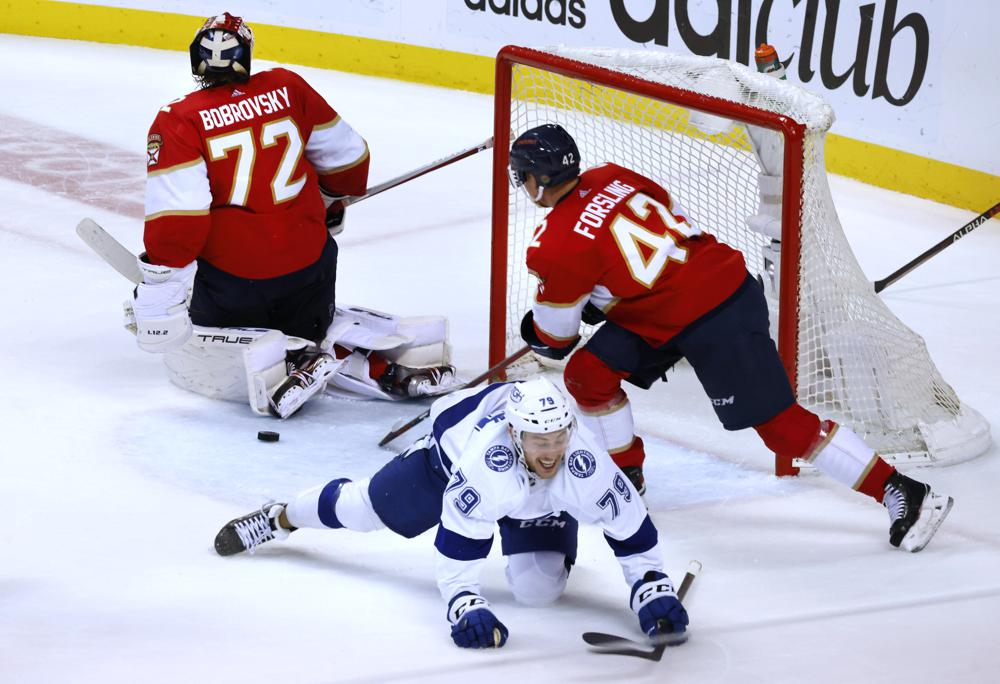 Colton scores with seconds left, Lightning beat Panthers 2-1 in Game 2