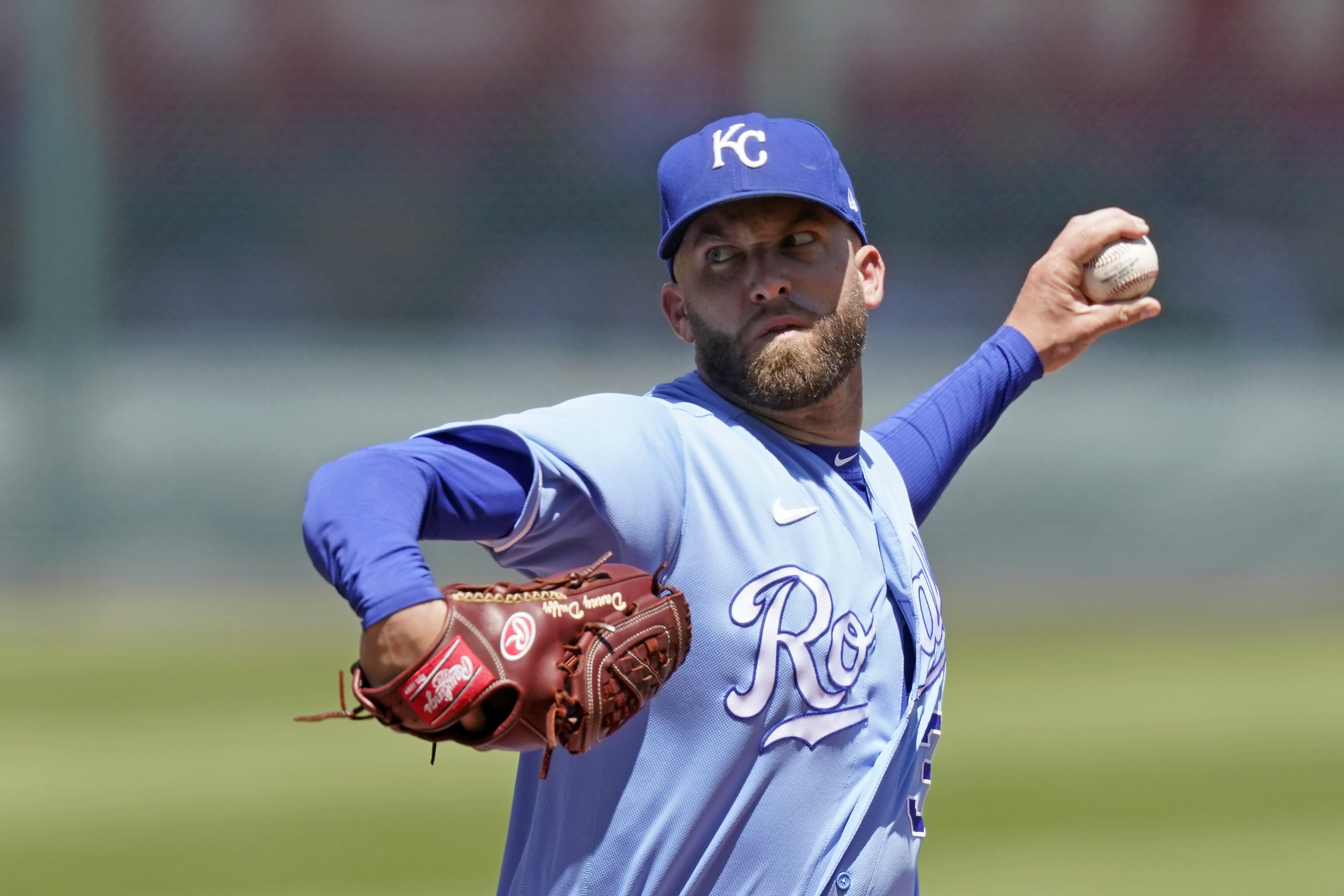Royals trade Danny Duffy to Los Dodgers