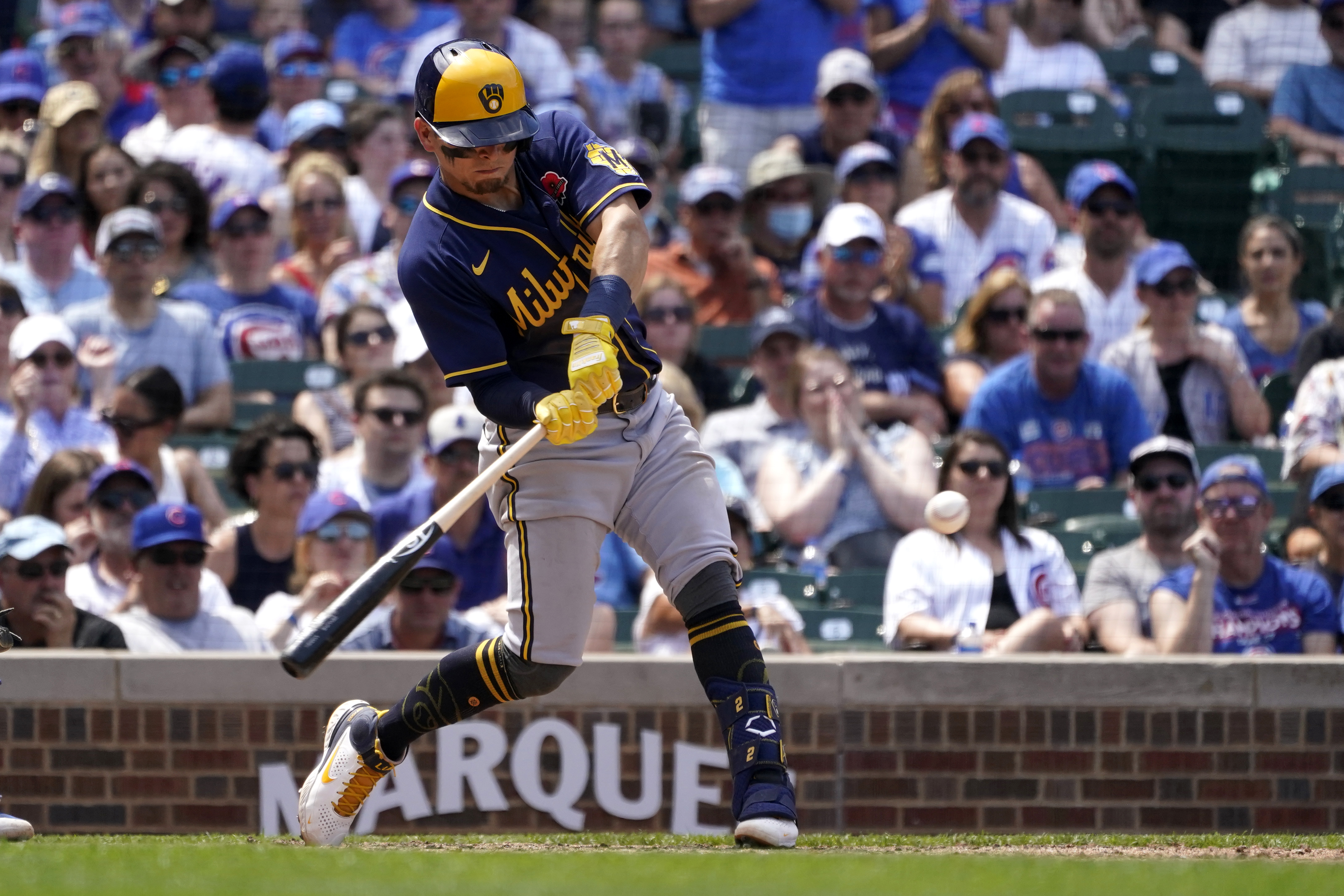 Tellez leads Brewers to 6th straight win with victory over Padres