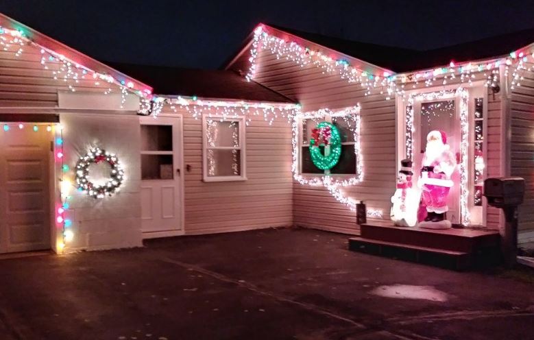 Drivers beware as line for Christmas lights displays