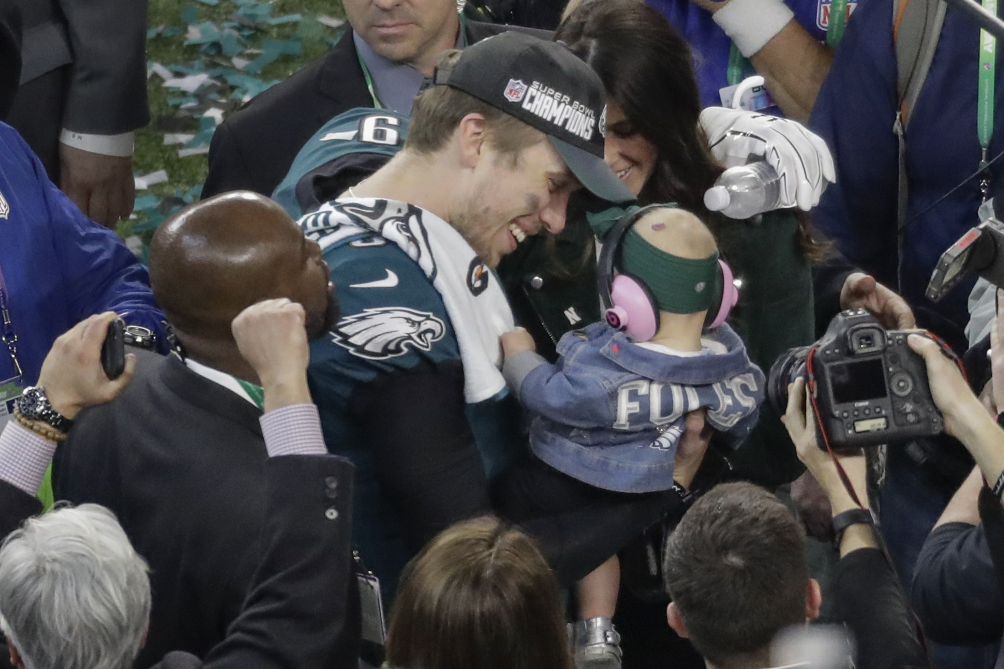 Foles leads Eagles to first Super Bowl victory, 41-33