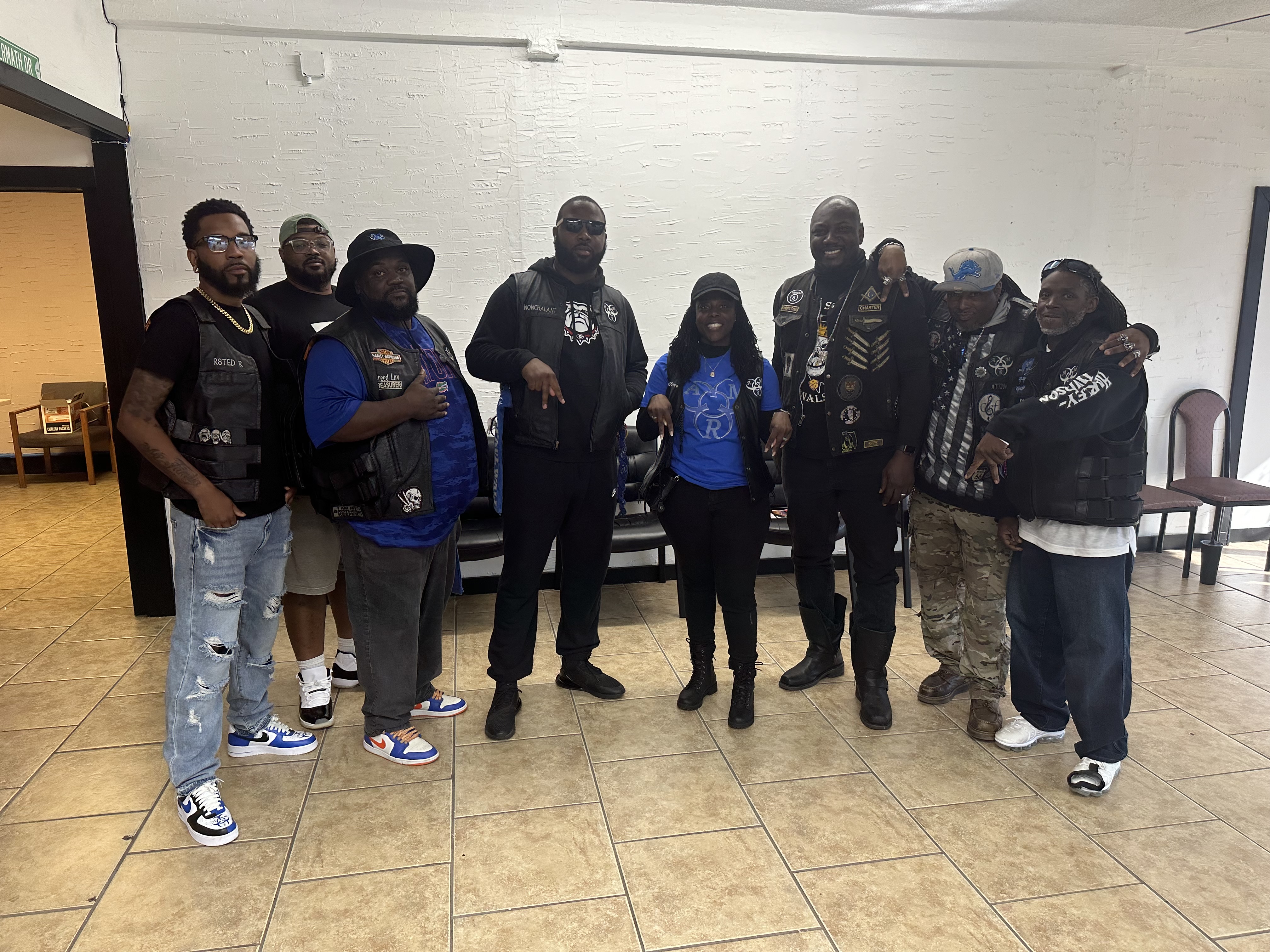 Albany motorcycle enthusiasts hold Thanksgiving food drive