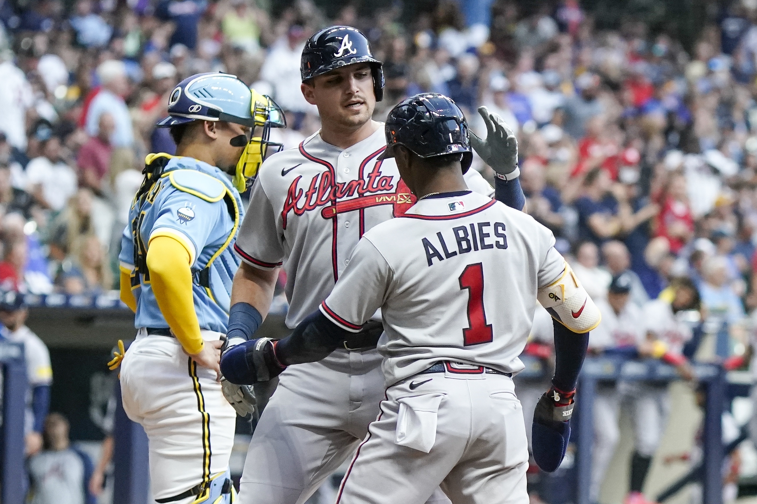 Braves' Ozzie Albies to go on injured list due to hamstring injury