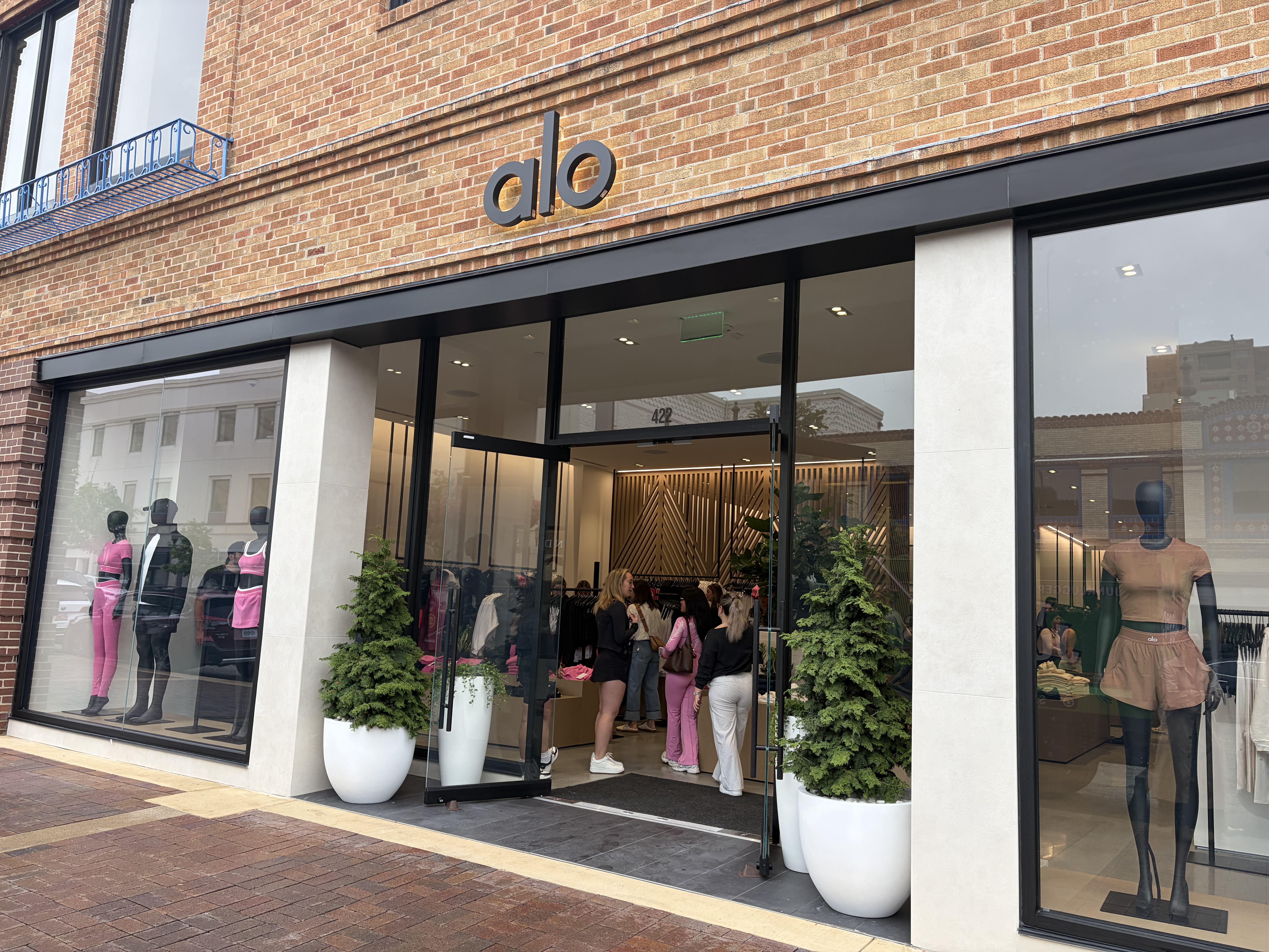 ALO opens at Country Club Plaza