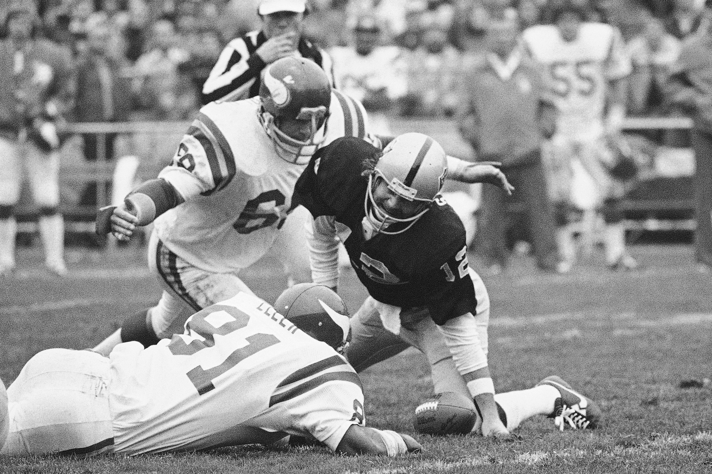 Former Vikings player Doug Sutherland is dead, Newsline