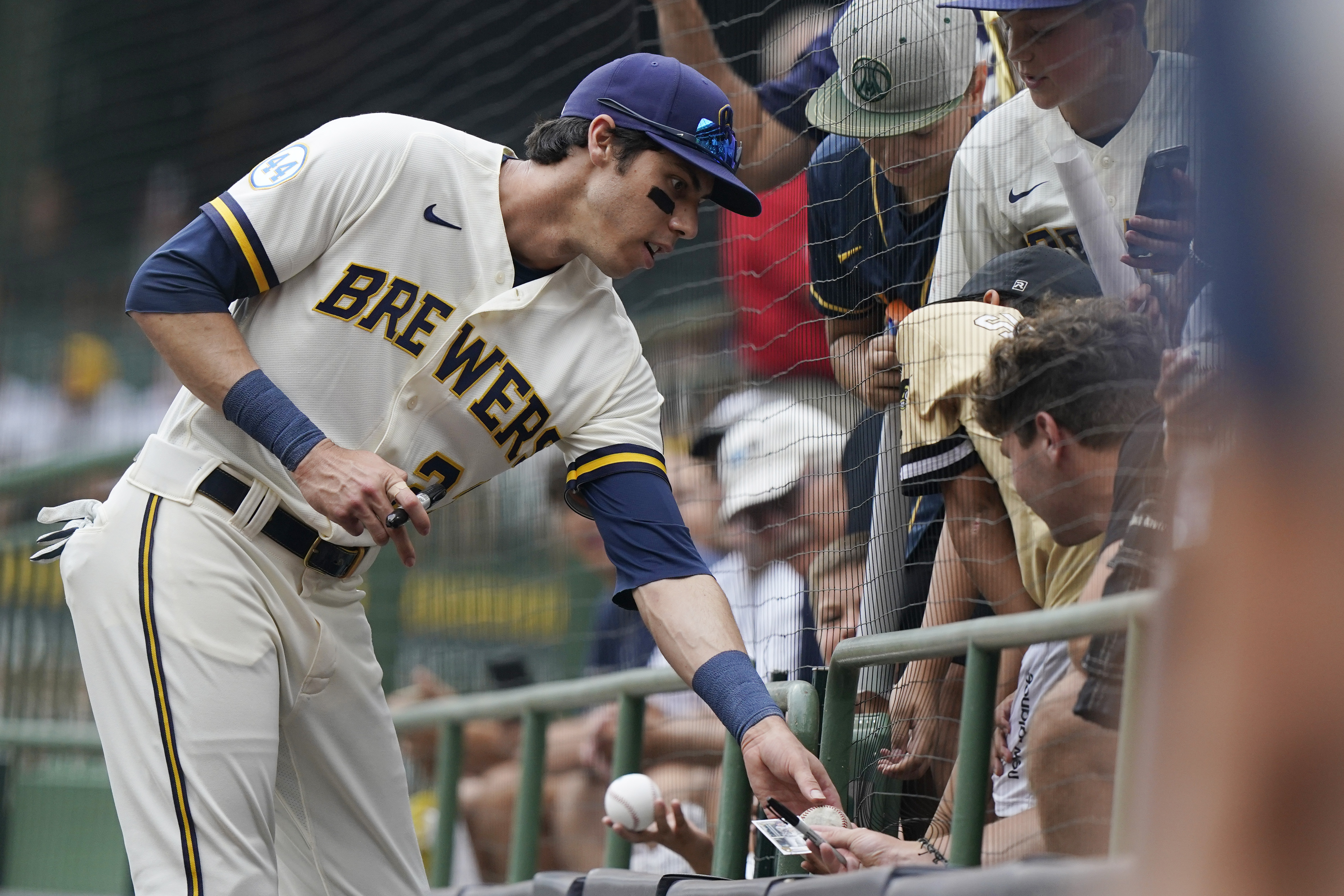 Brewers' Christian Yelich positive for COVID-19: the basics