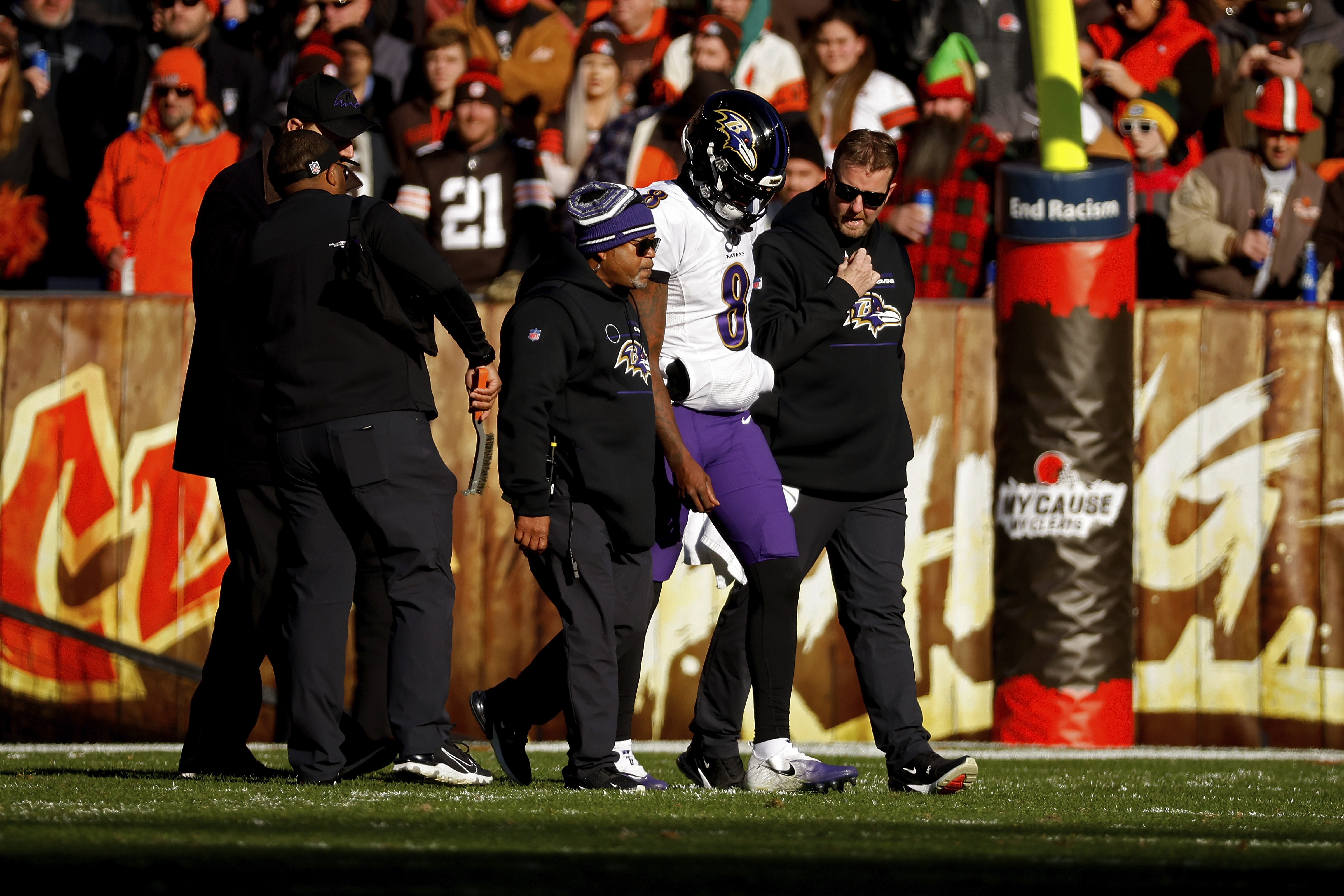 Ravens' star QB Jackson sprains ankle in loss to Browns