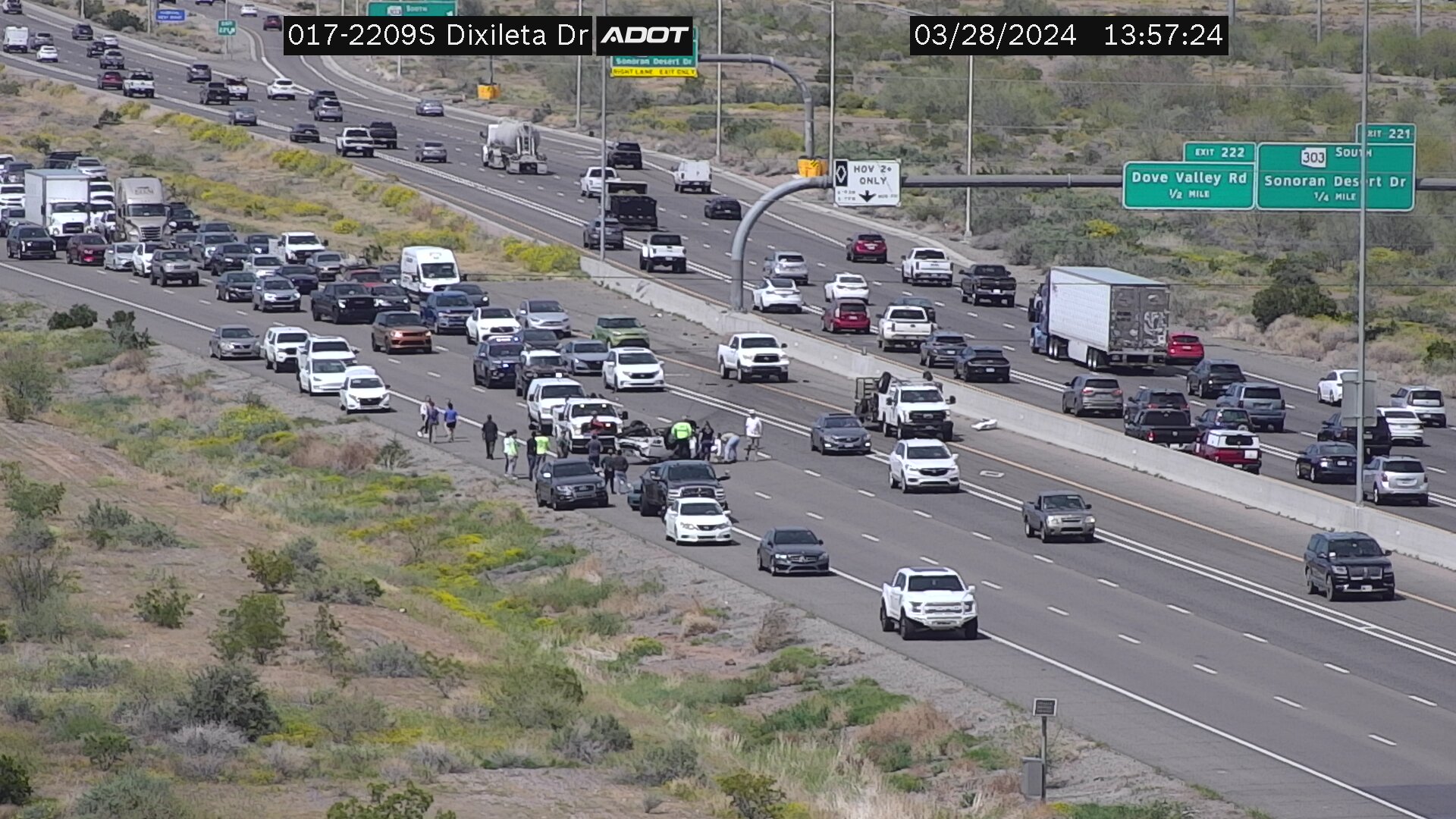 At least 1 dead in rollover crash on I-17 in Phoenix