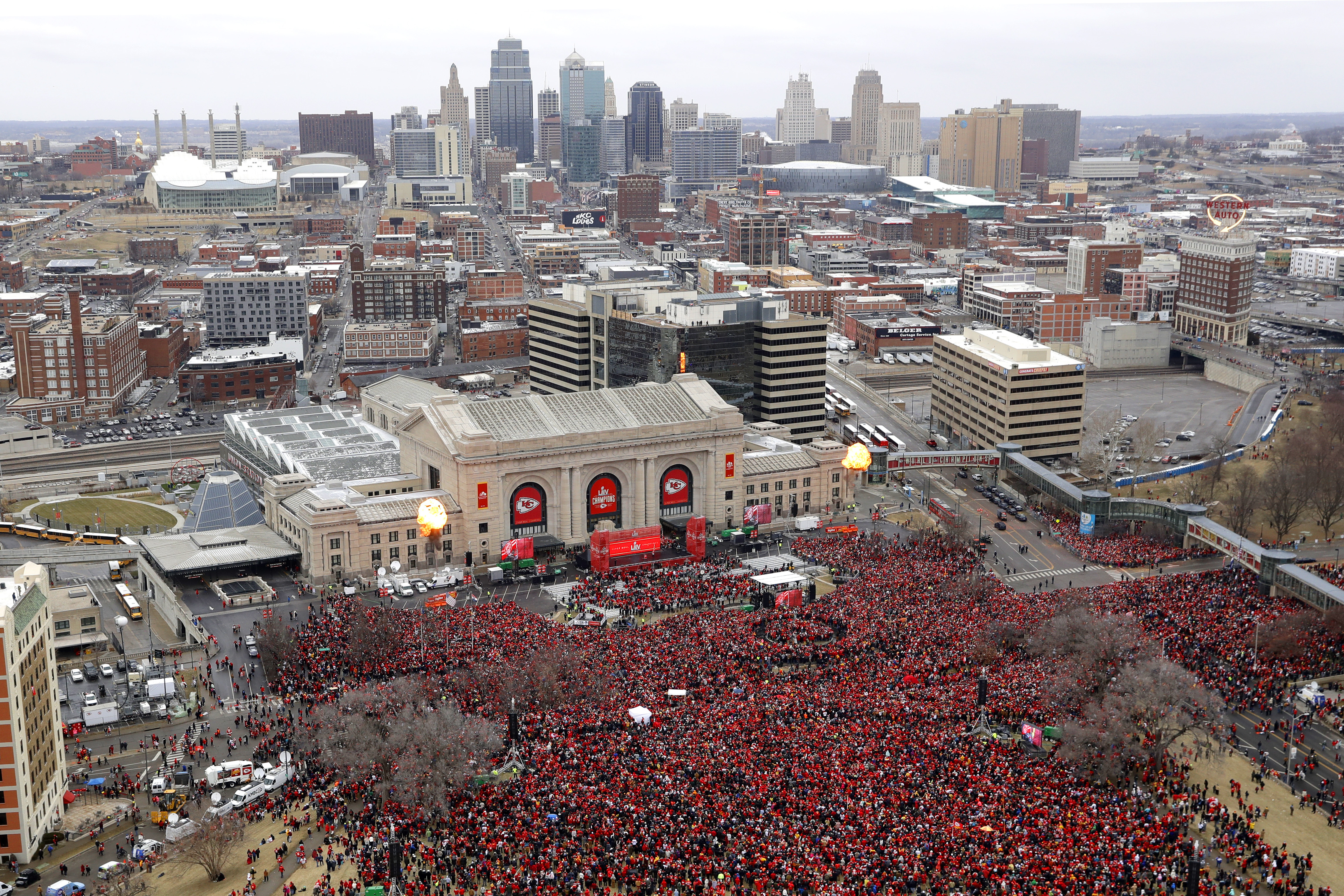 Shawnee Mission cancels classes for Super Bowl parade