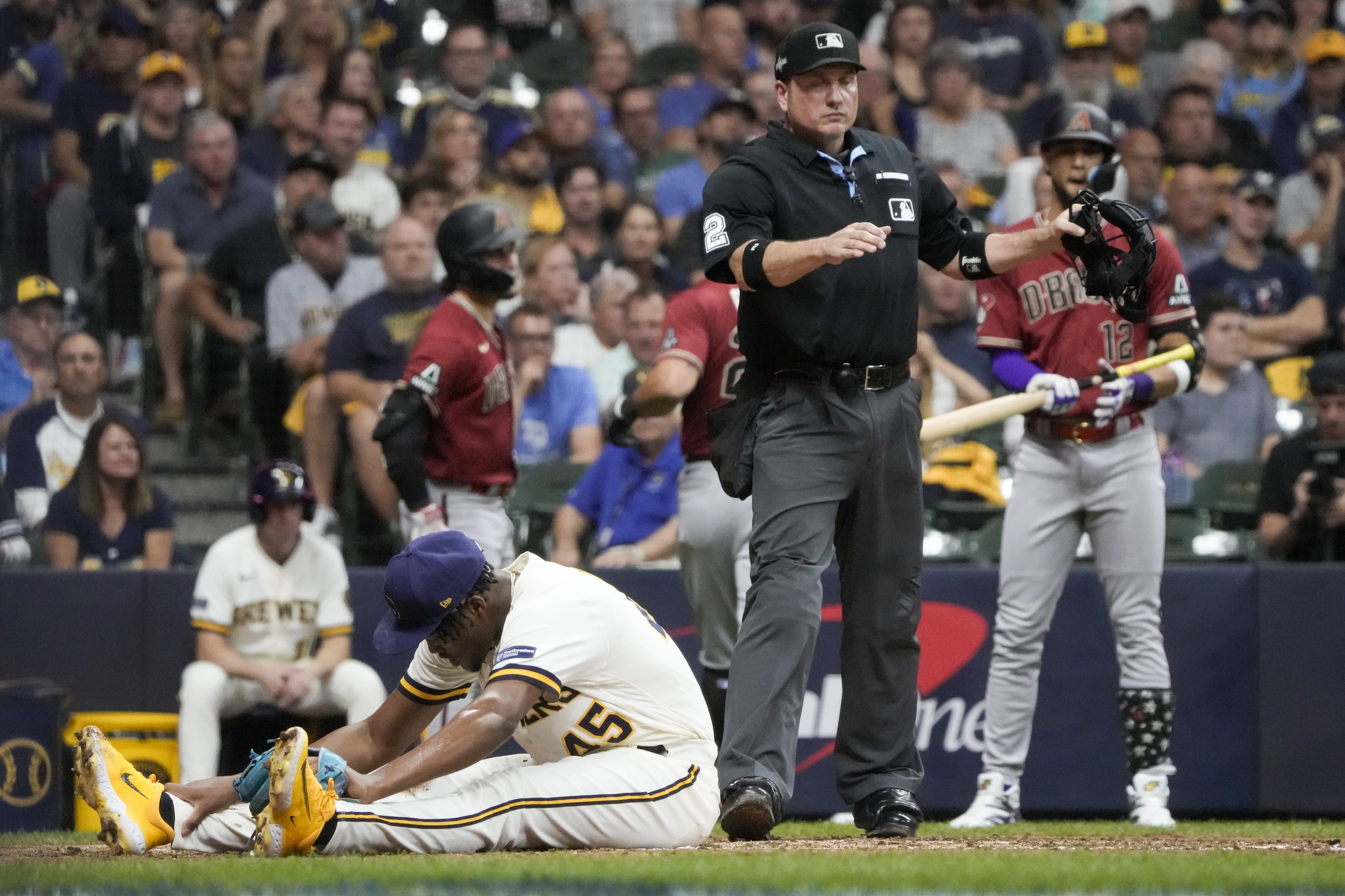 Brewers eliminated from playoffs with 5-2 loss to Diamondbacks