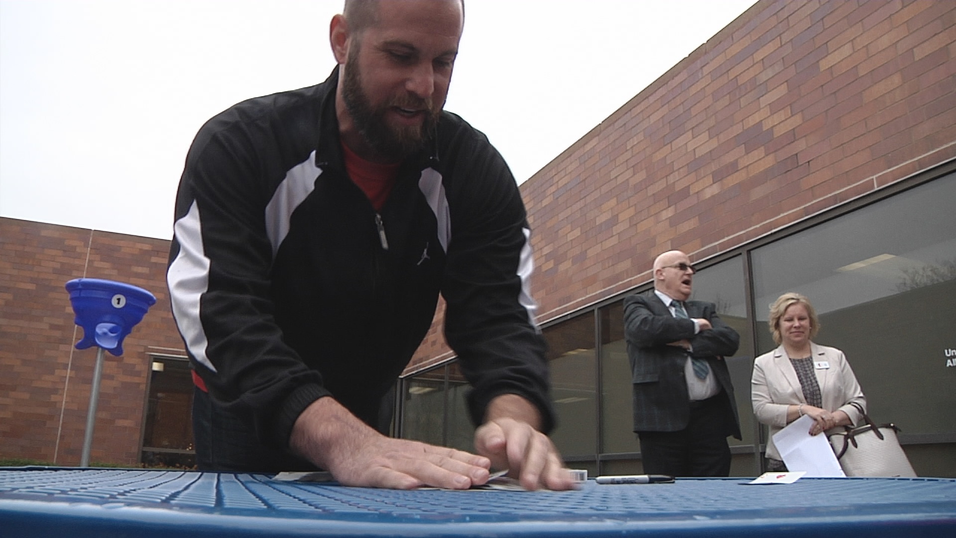 NFL player, magician Jon Dorenbos visits Genesis