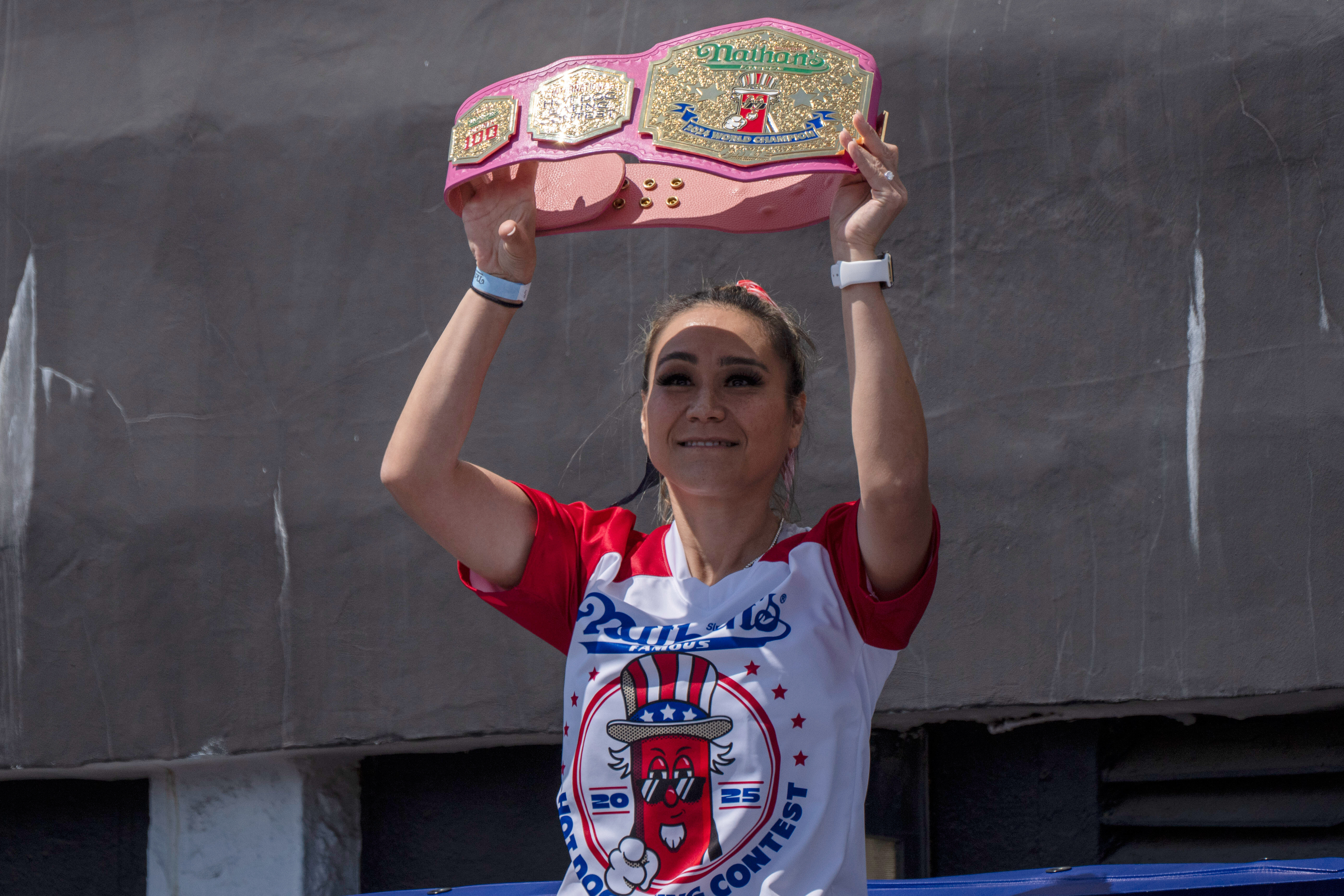 Joey Chestnut reclaims title in Nathan's Famous hot dog eating