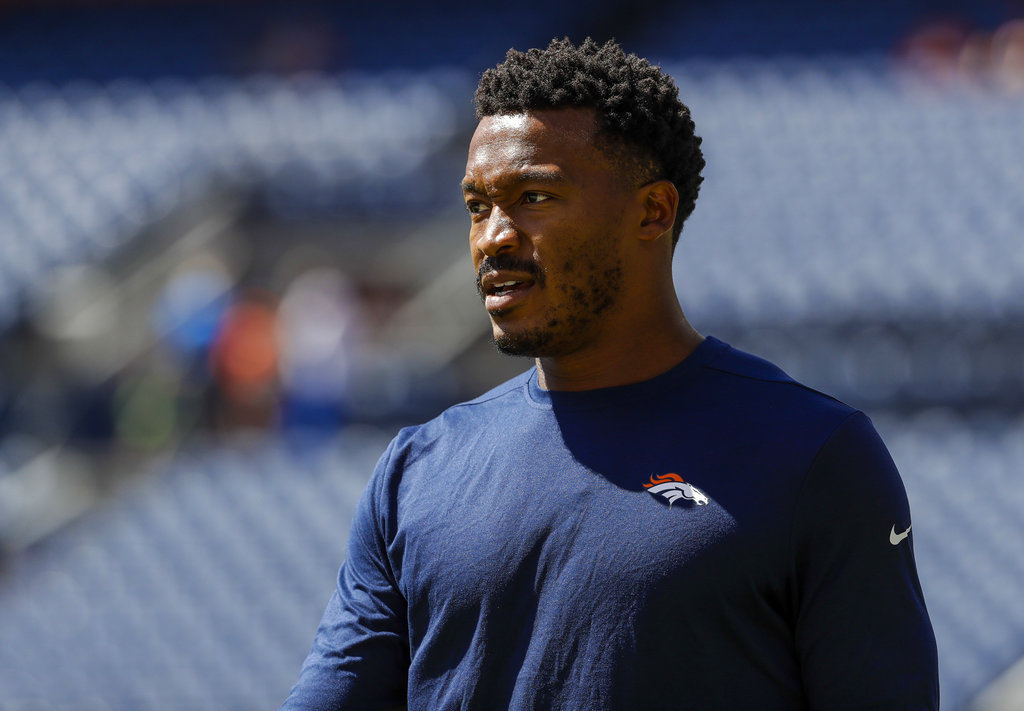 PHOTOS: Fans honor Demaryius Thomas before Sunday's Broncos game